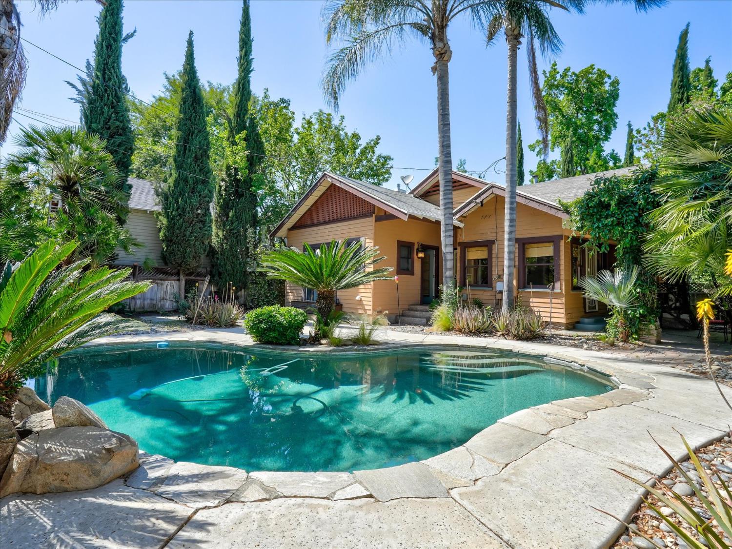 702 E Peralta Way, Fresno, CA 93704