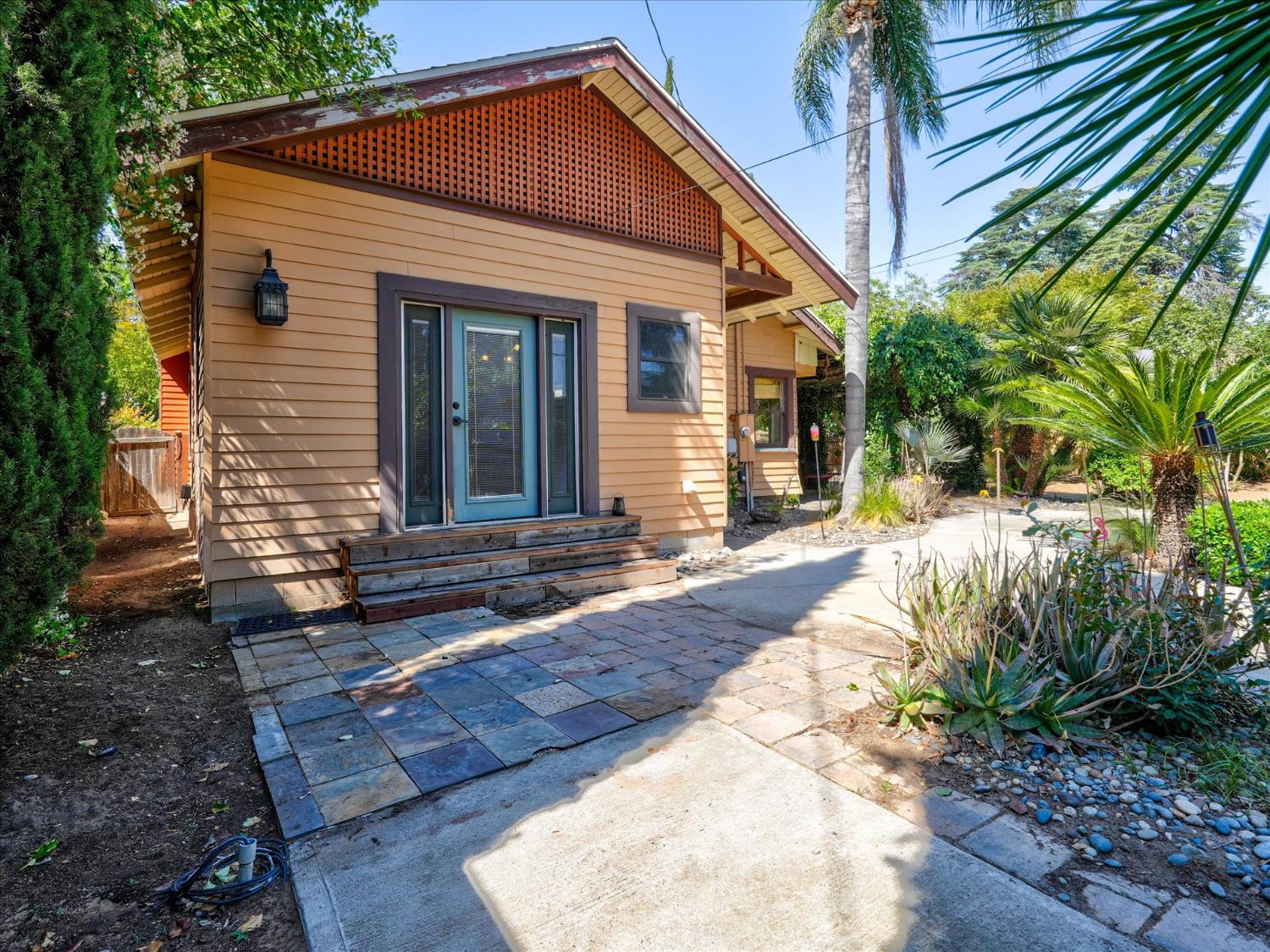 702 E Peralta Way, Fresno, CA 93704