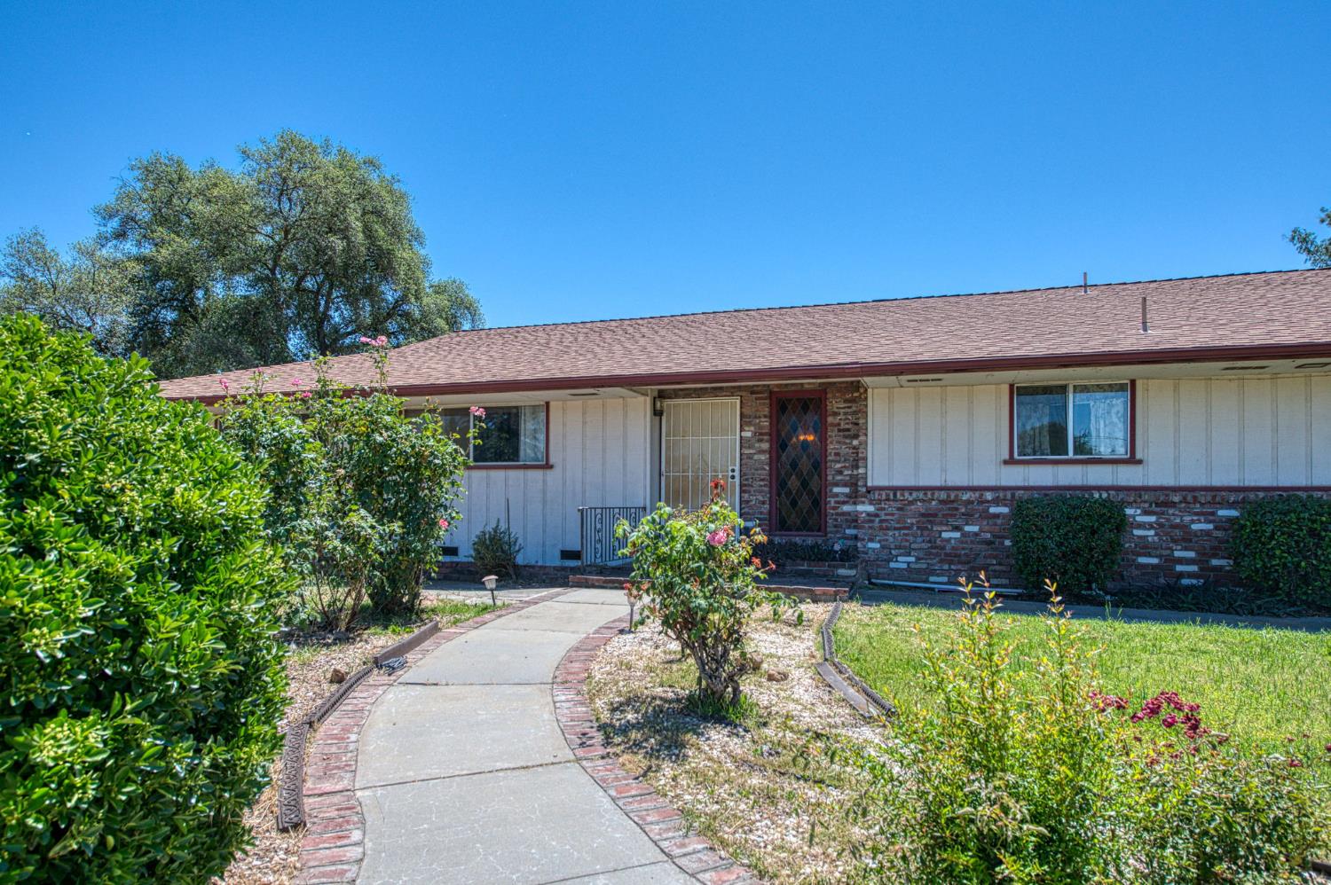 4565 W Dakota Ave, Fresno, CA 93722
