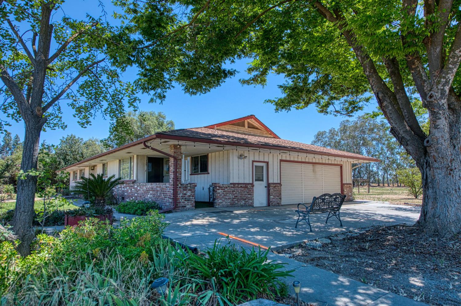 4565 W Dakota Ave, Fresno, CA 93722