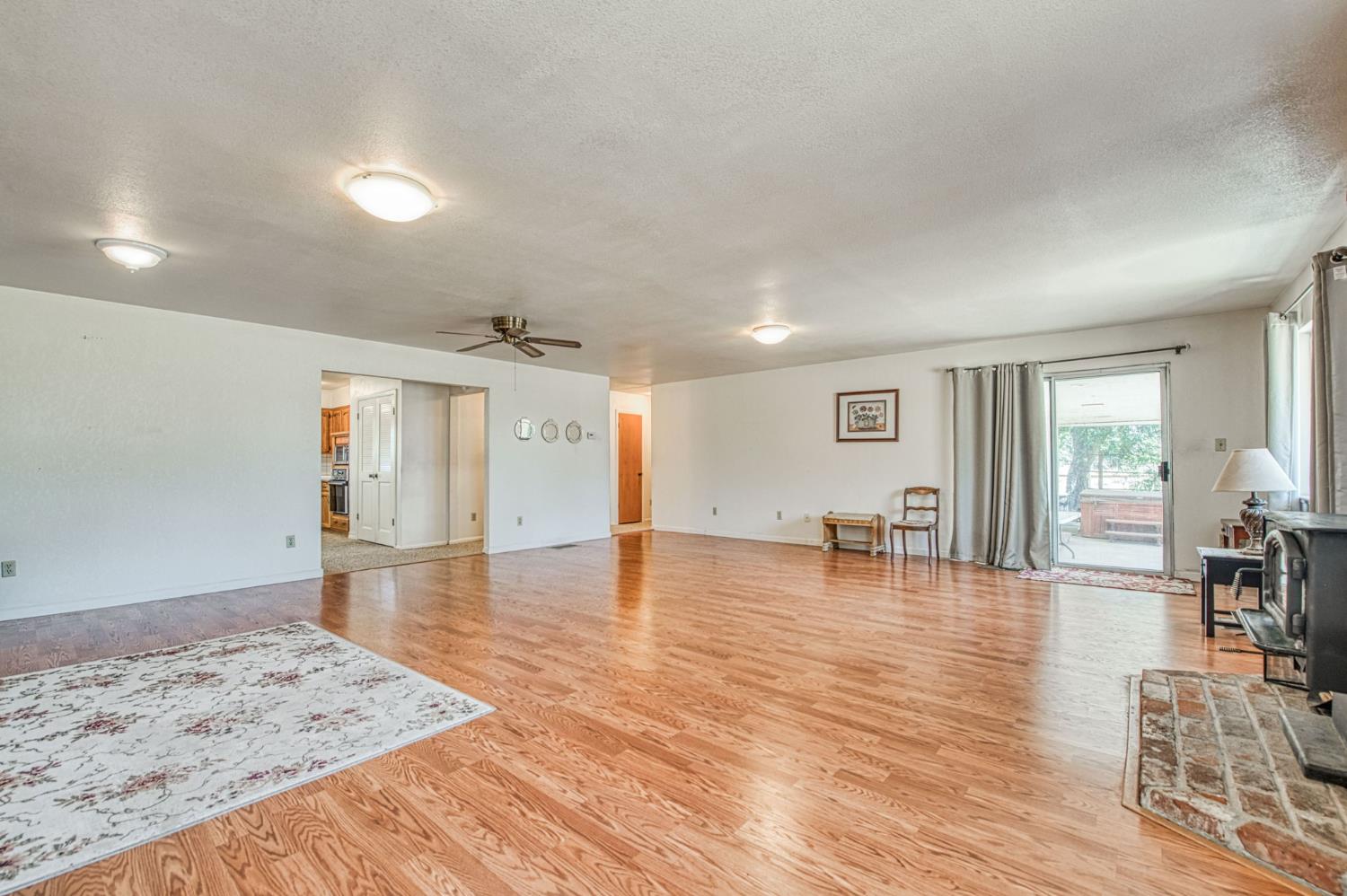 4565 W Dakota Ave, Fresno, CA 93722