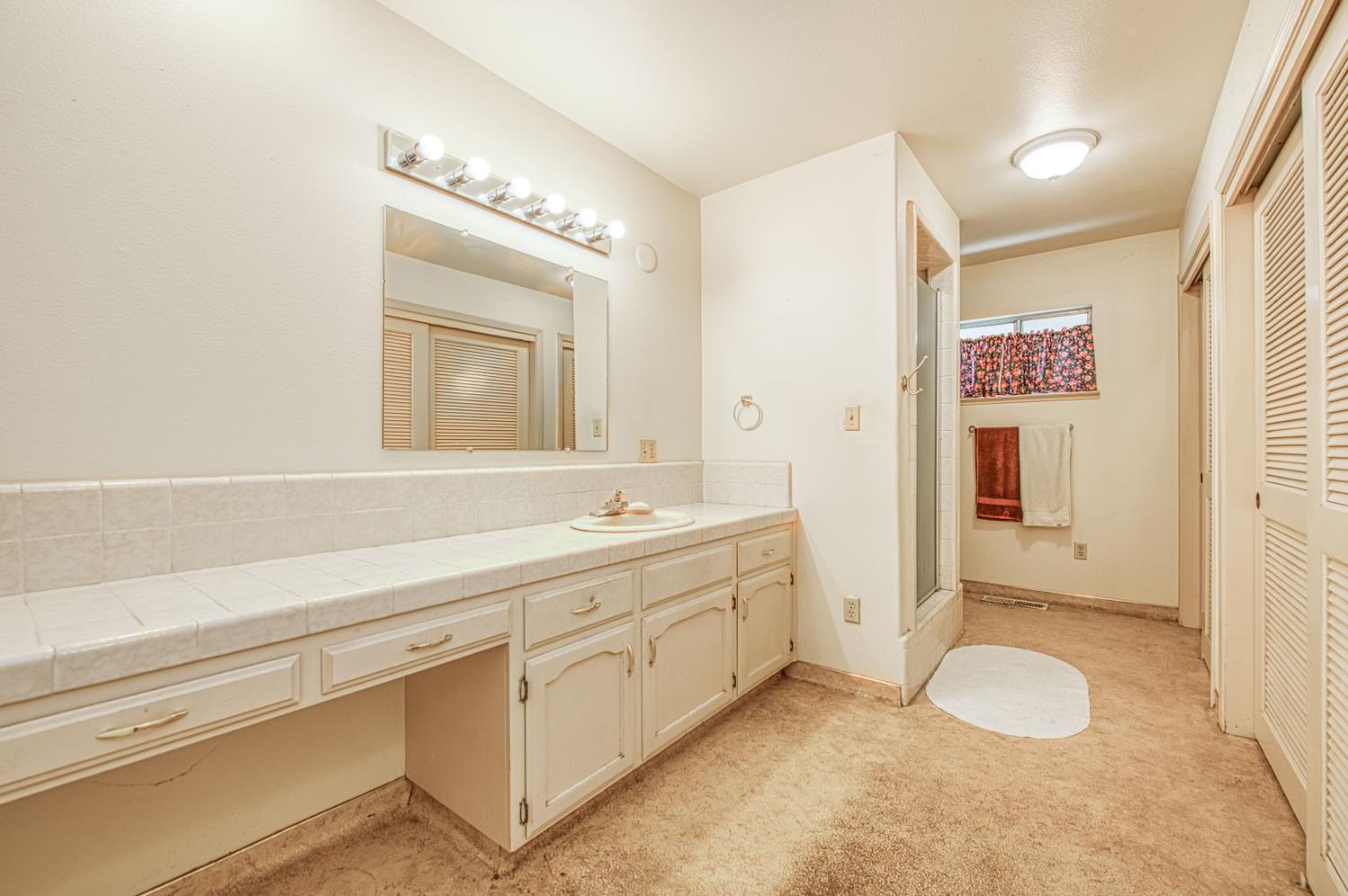 4565 W Dakota Ave, Fresno, CA 93722