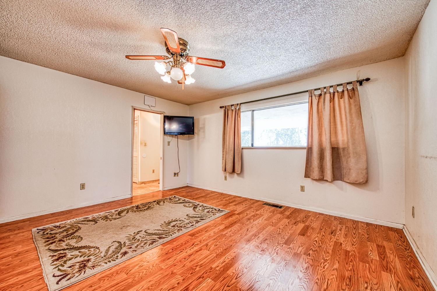 4565 W Dakota Ave, Fresno, CA 93722