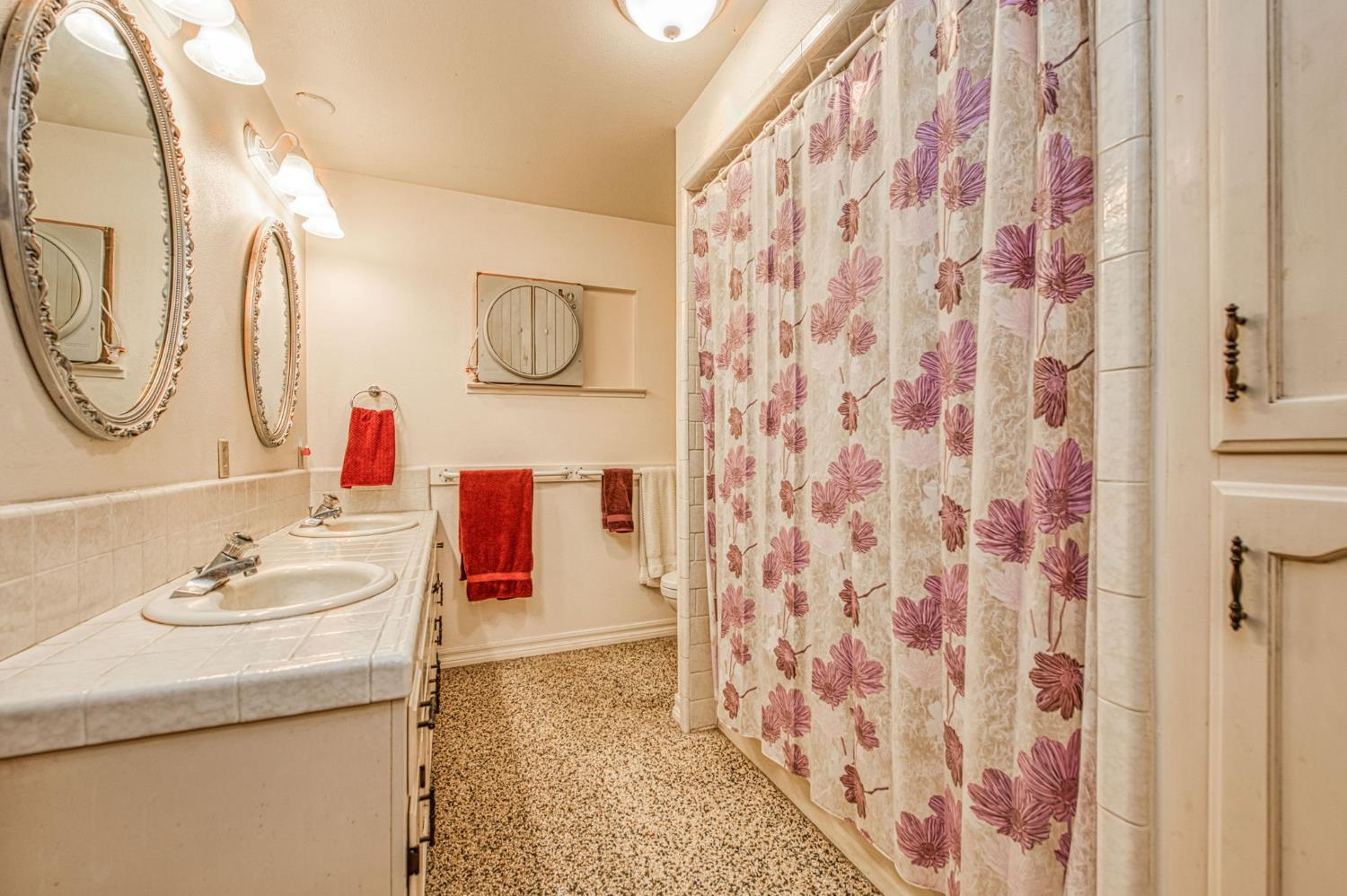 4565 W Dakota Ave, Fresno, CA 93722