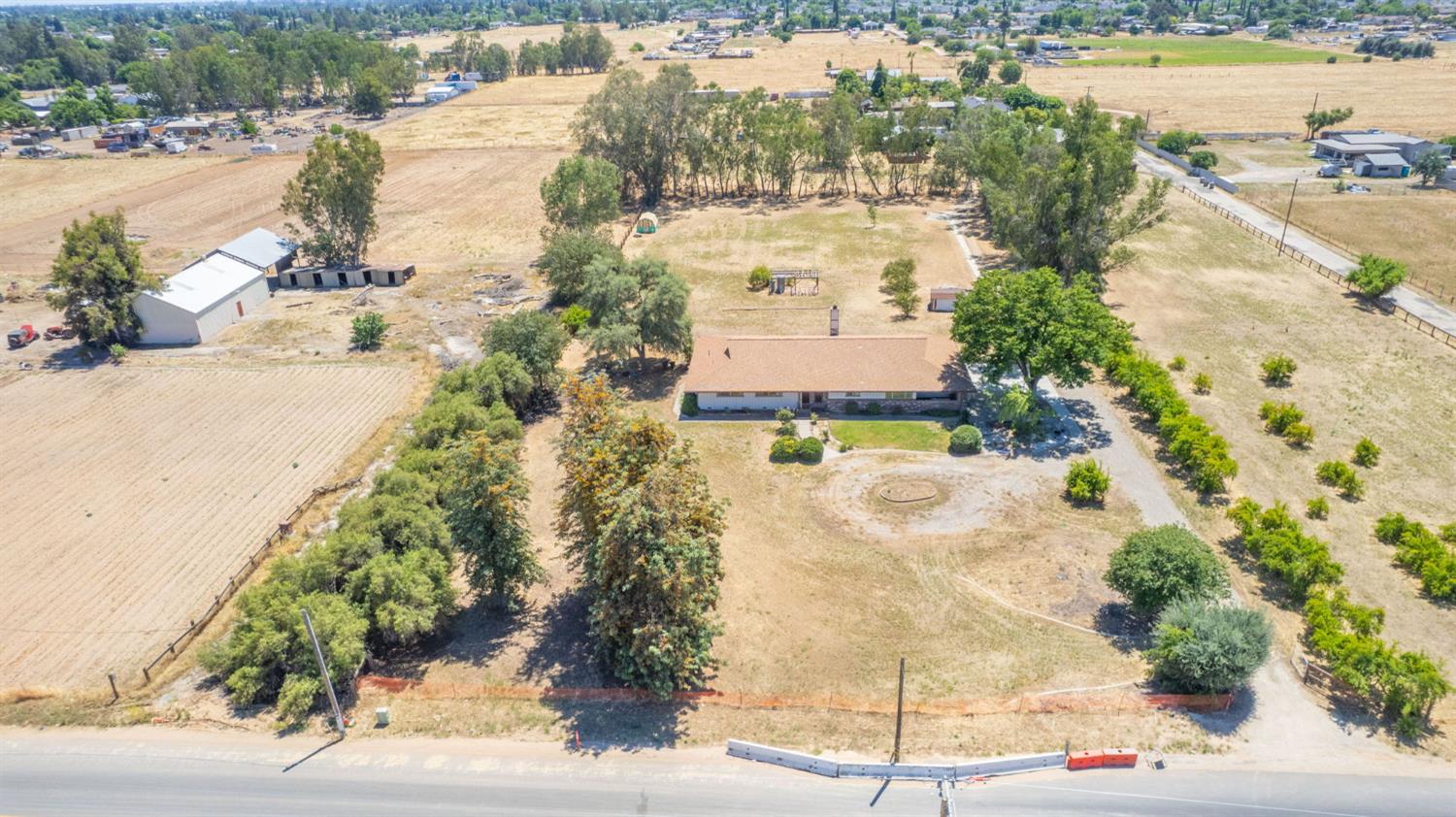 4565 W Dakota Ave, Fresno, CA 93722