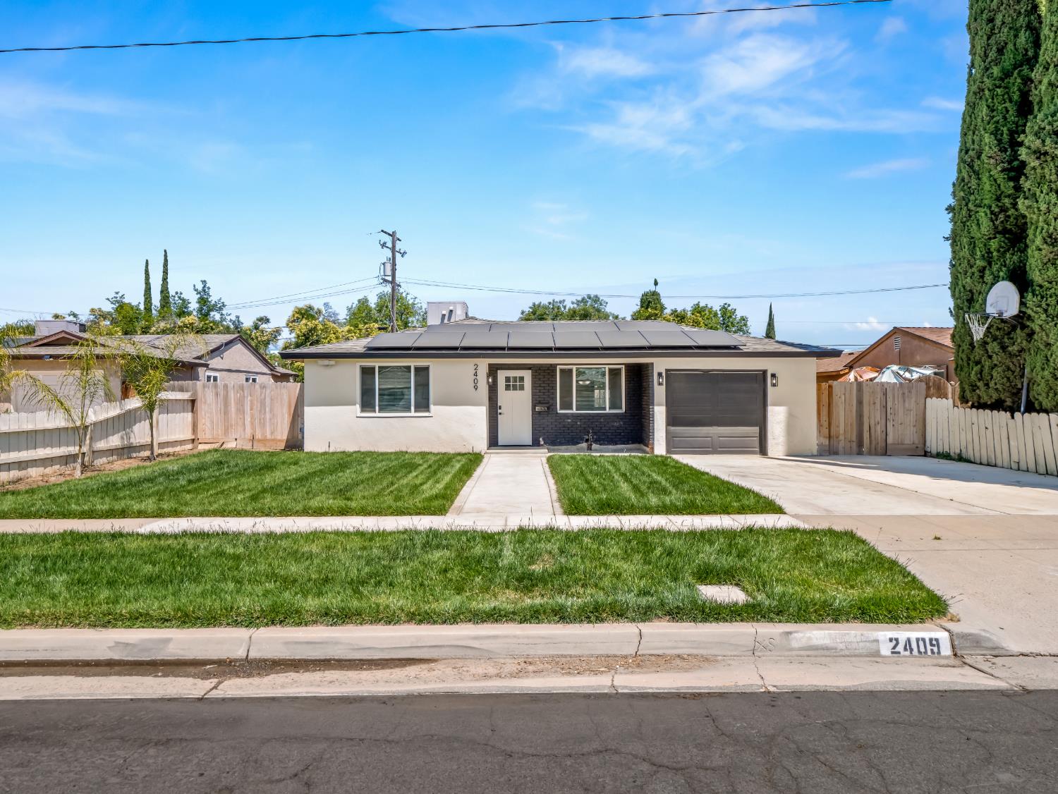 2409 E Holland Ave, Fresno, CA 93726