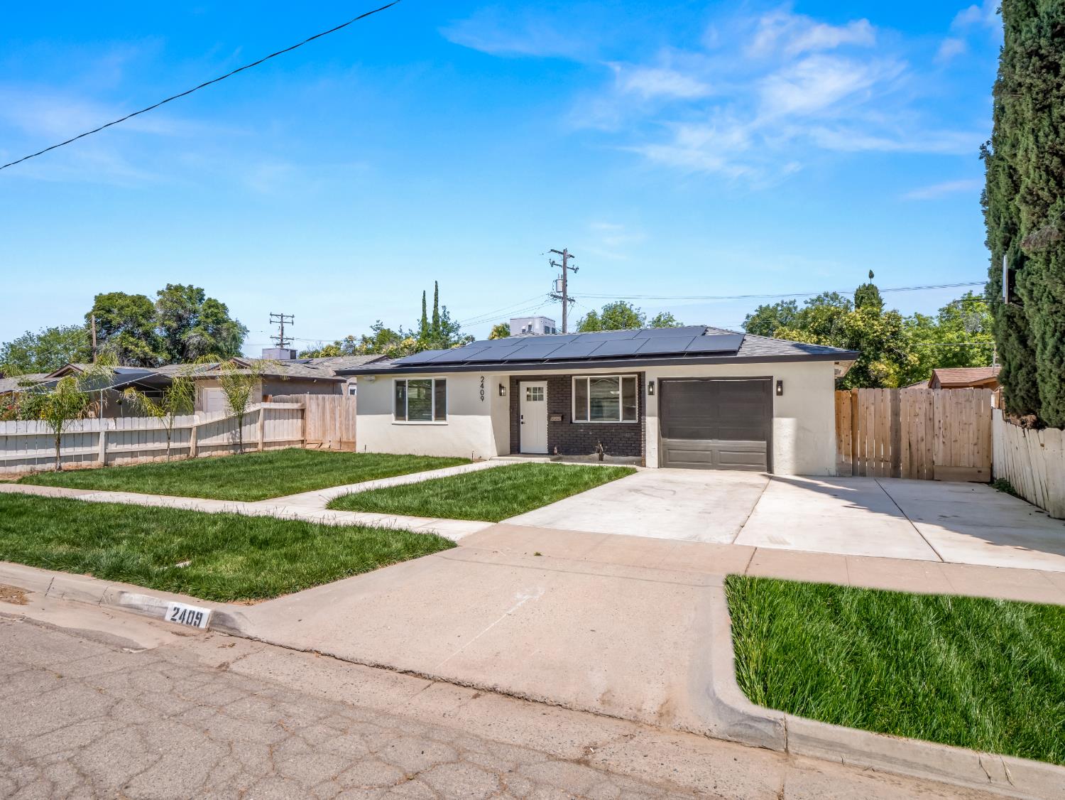 2409 E Holland Ave, Fresno, CA 93726
