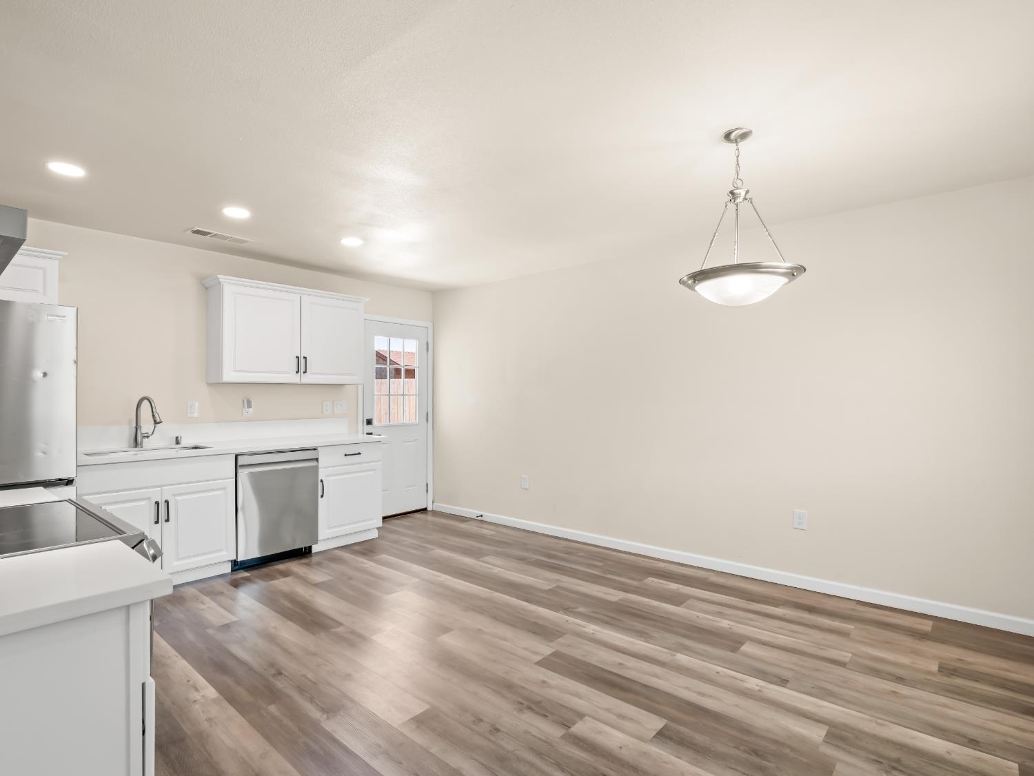2409 E Holland Ave, Fresno, CA 93726
