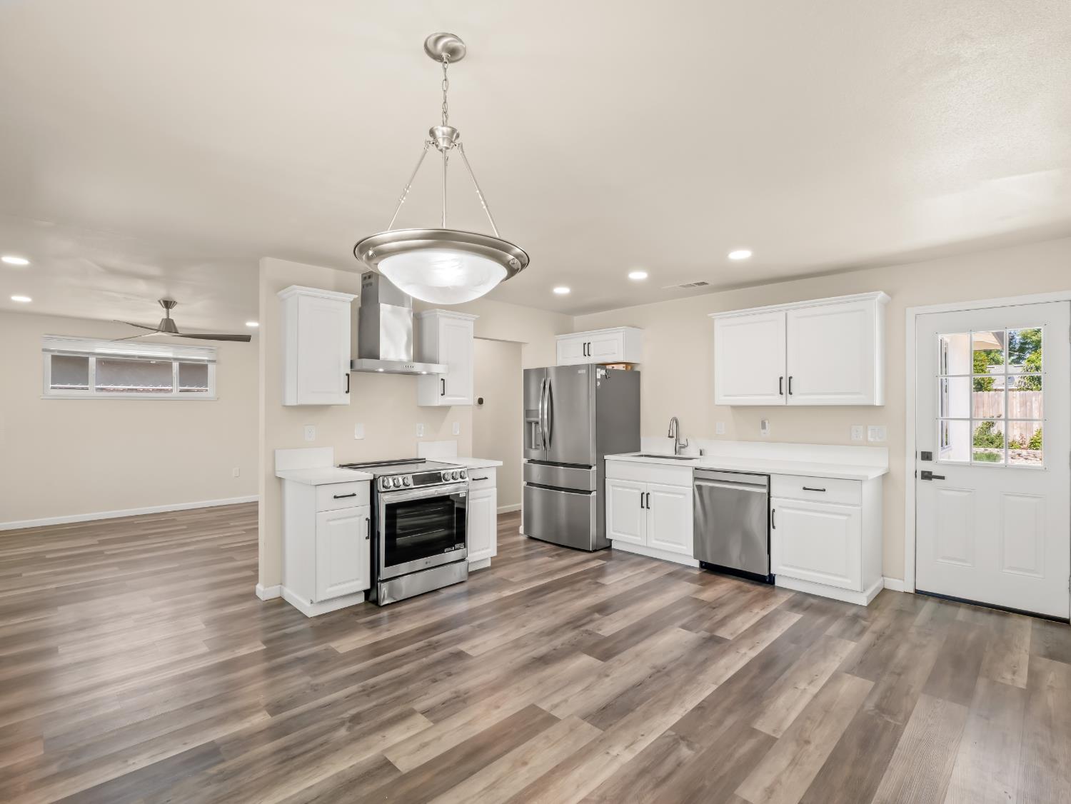 2409 E Holland Ave, Fresno, CA 93726