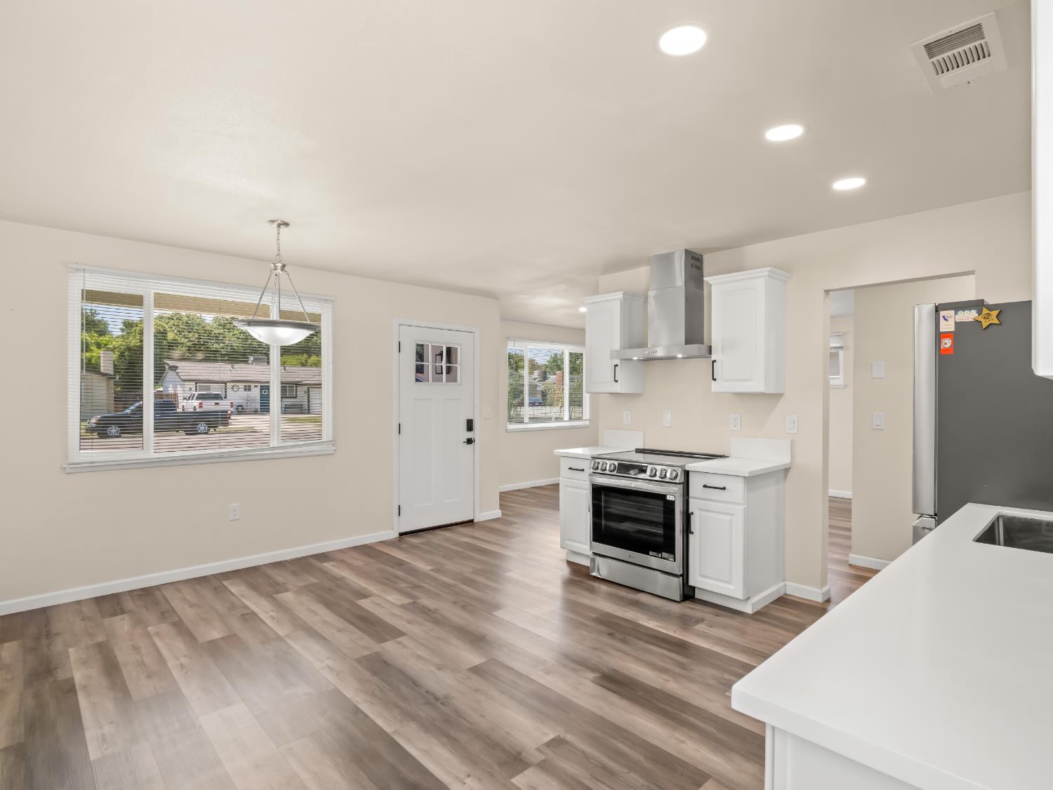 2409 E Holland Ave, Fresno, CA 93726