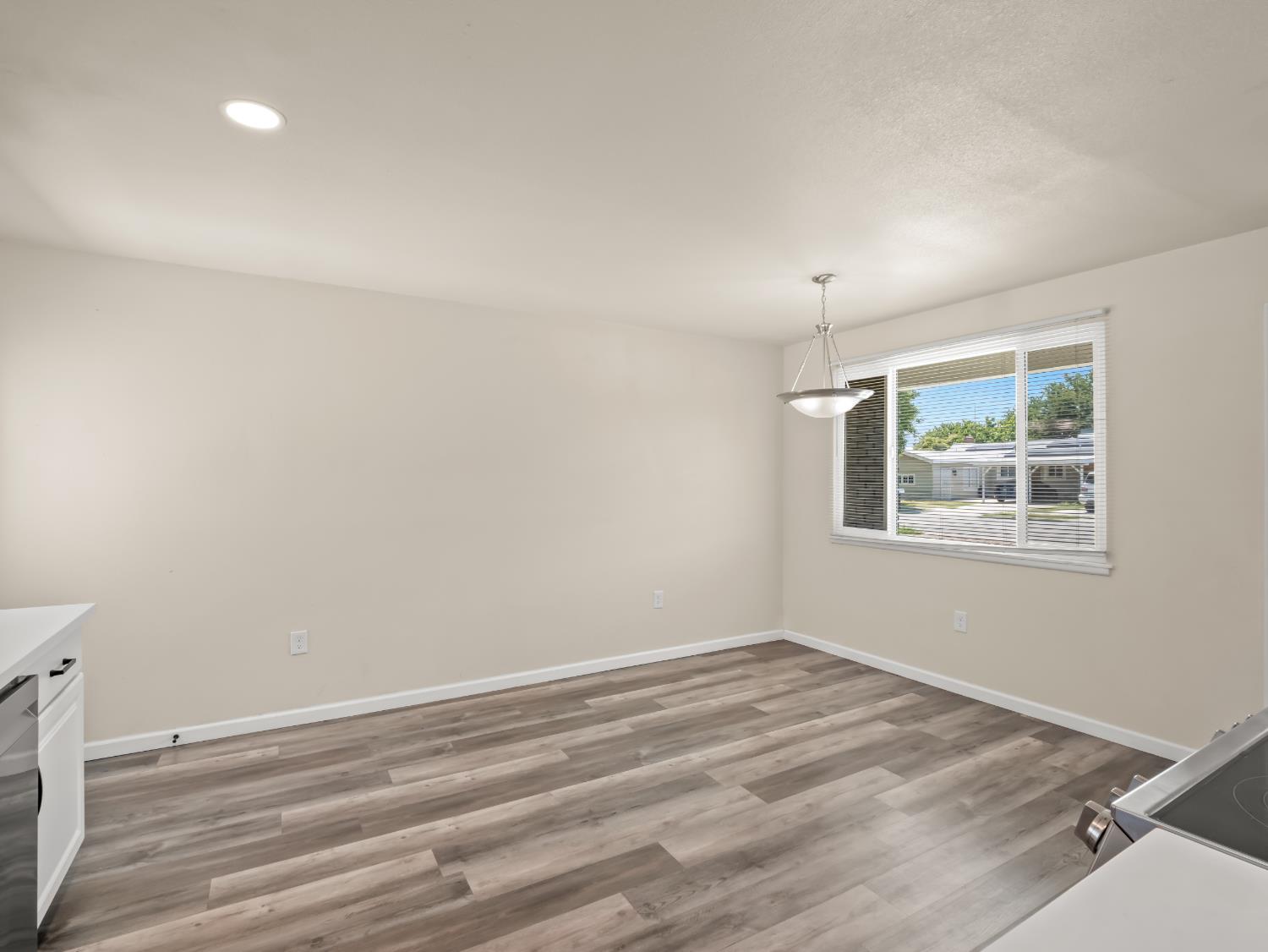 2409 E Holland Ave, Fresno, CA 93726