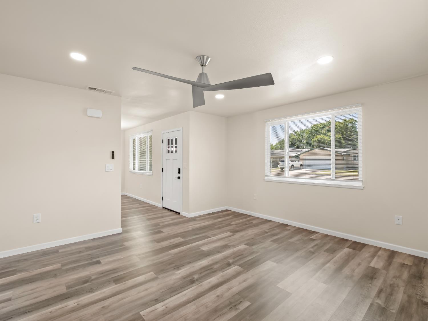 2409 E Holland Ave, Fresno, CA 93726