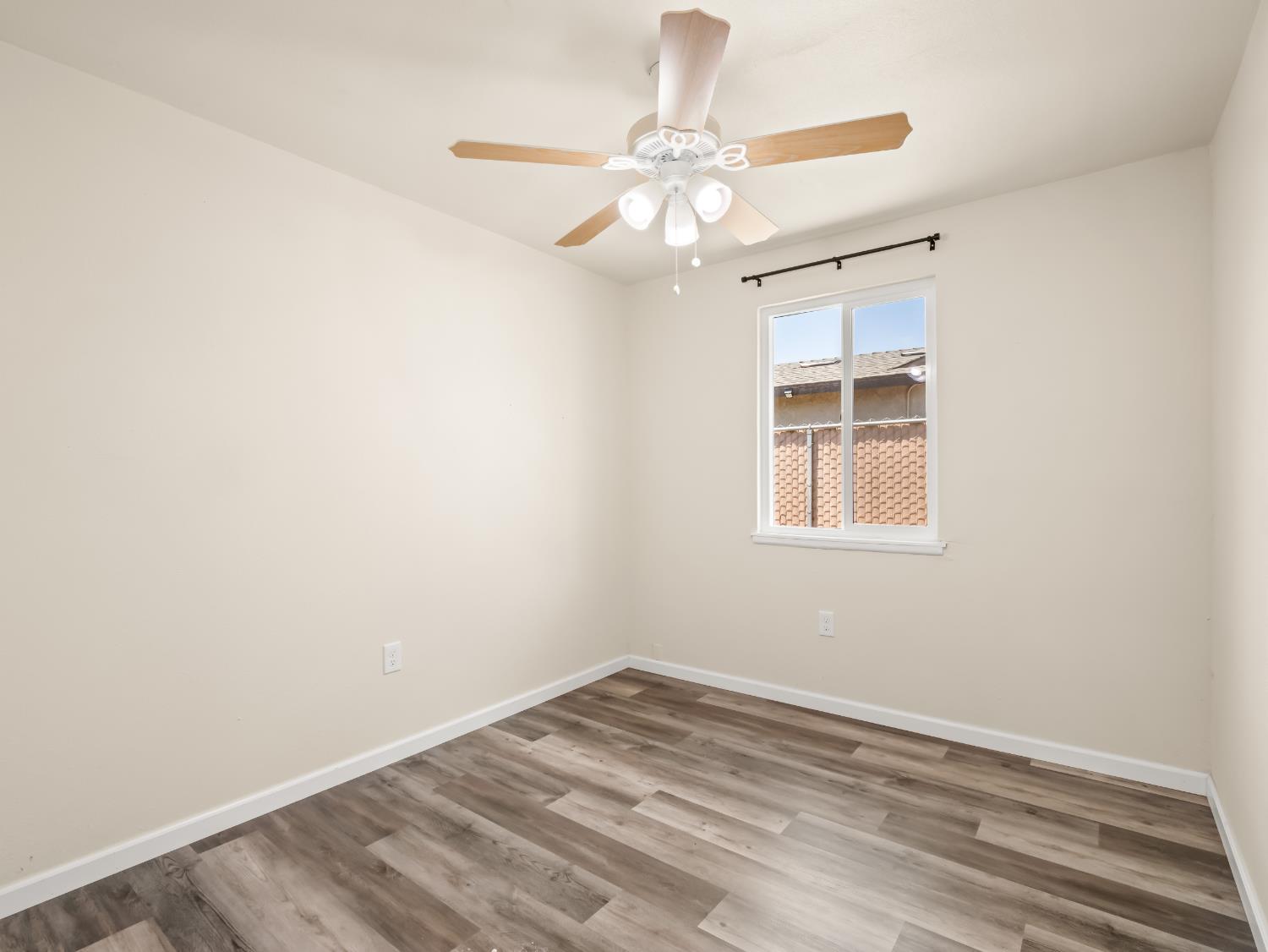 2409 E Holland Ave, Fresno, CA 93726