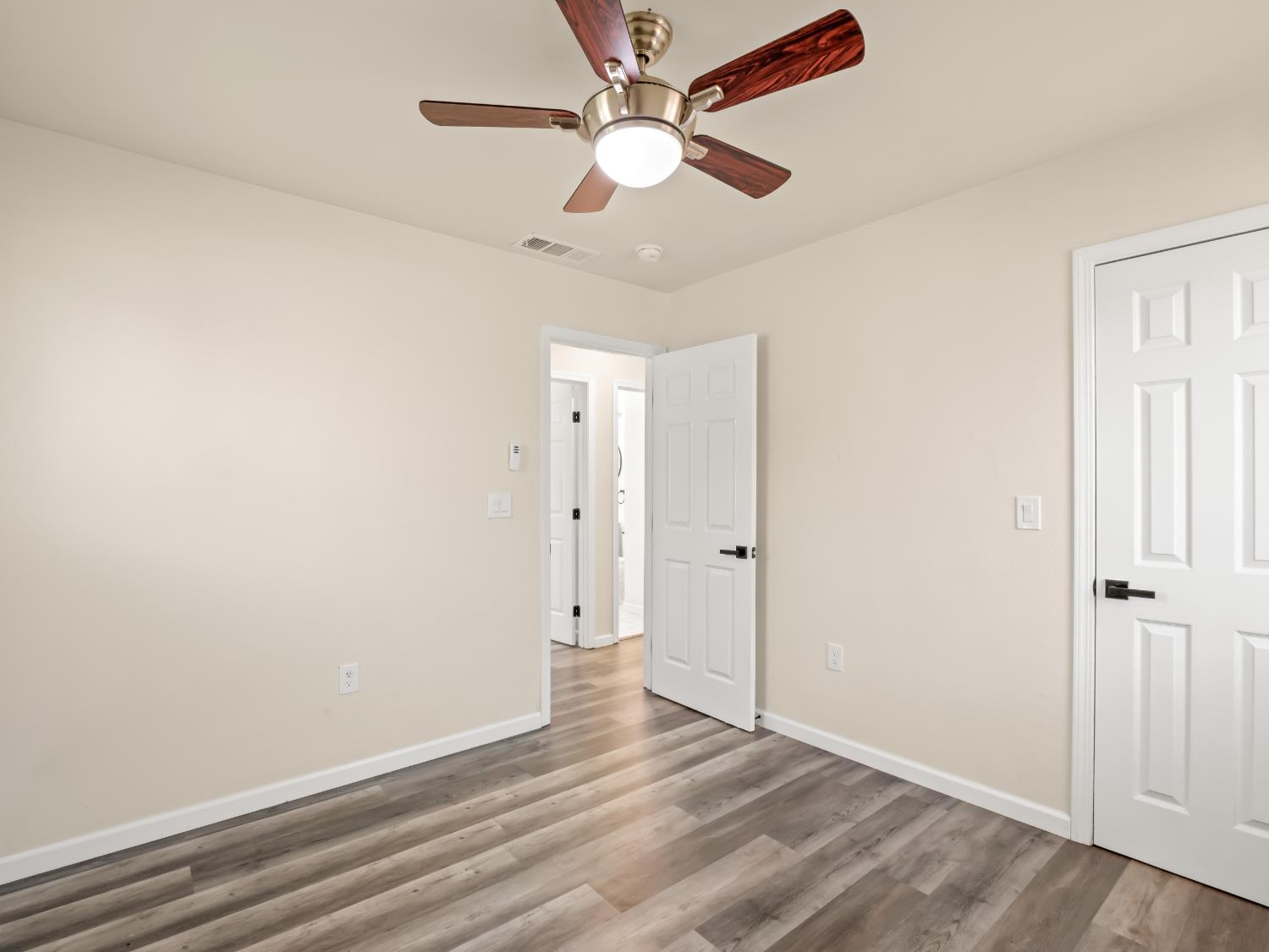 2409 E Holland Ave, Fresno, CA 93726