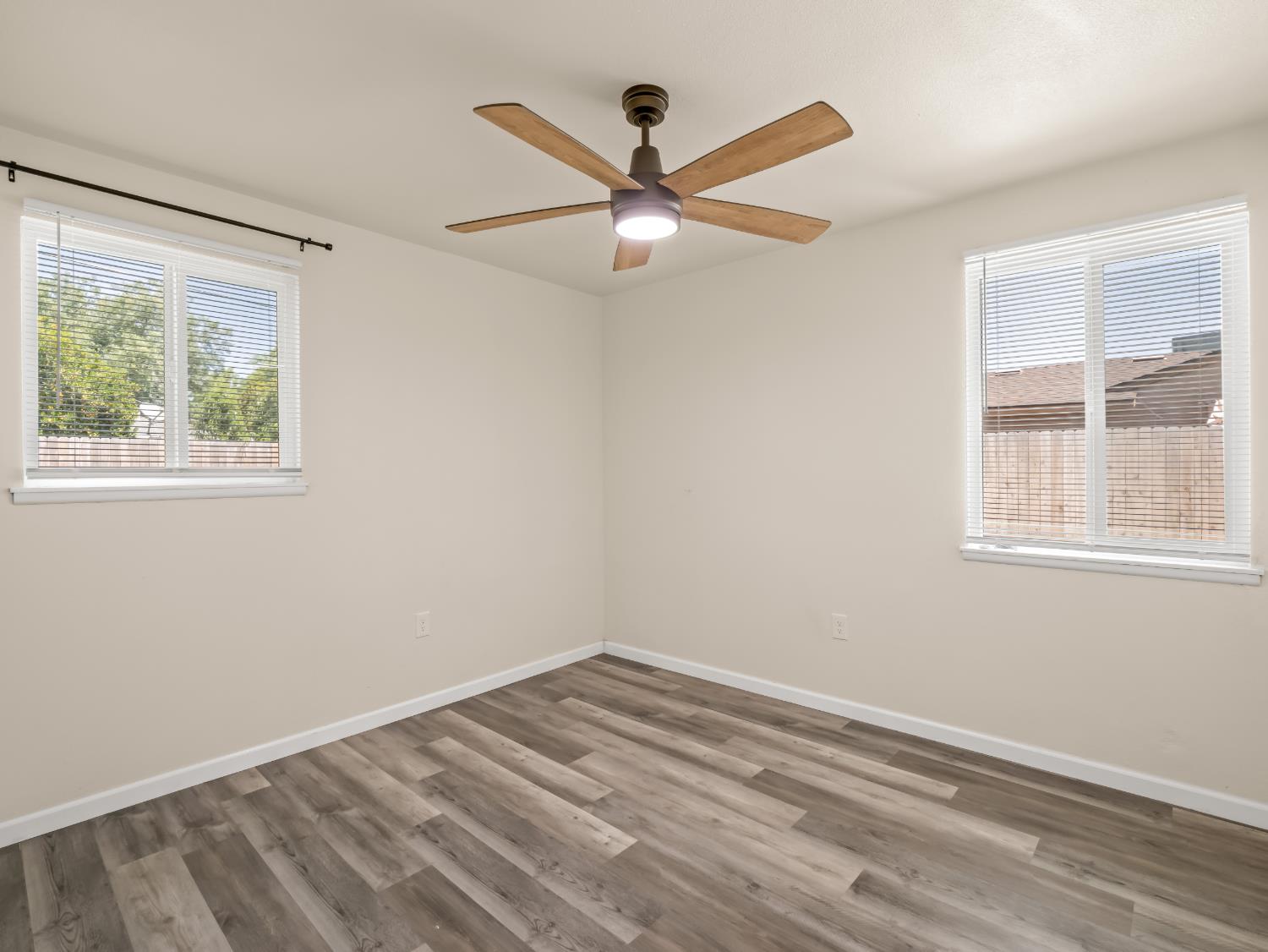 2409 E Holland Ave, Fresno, CA 93726