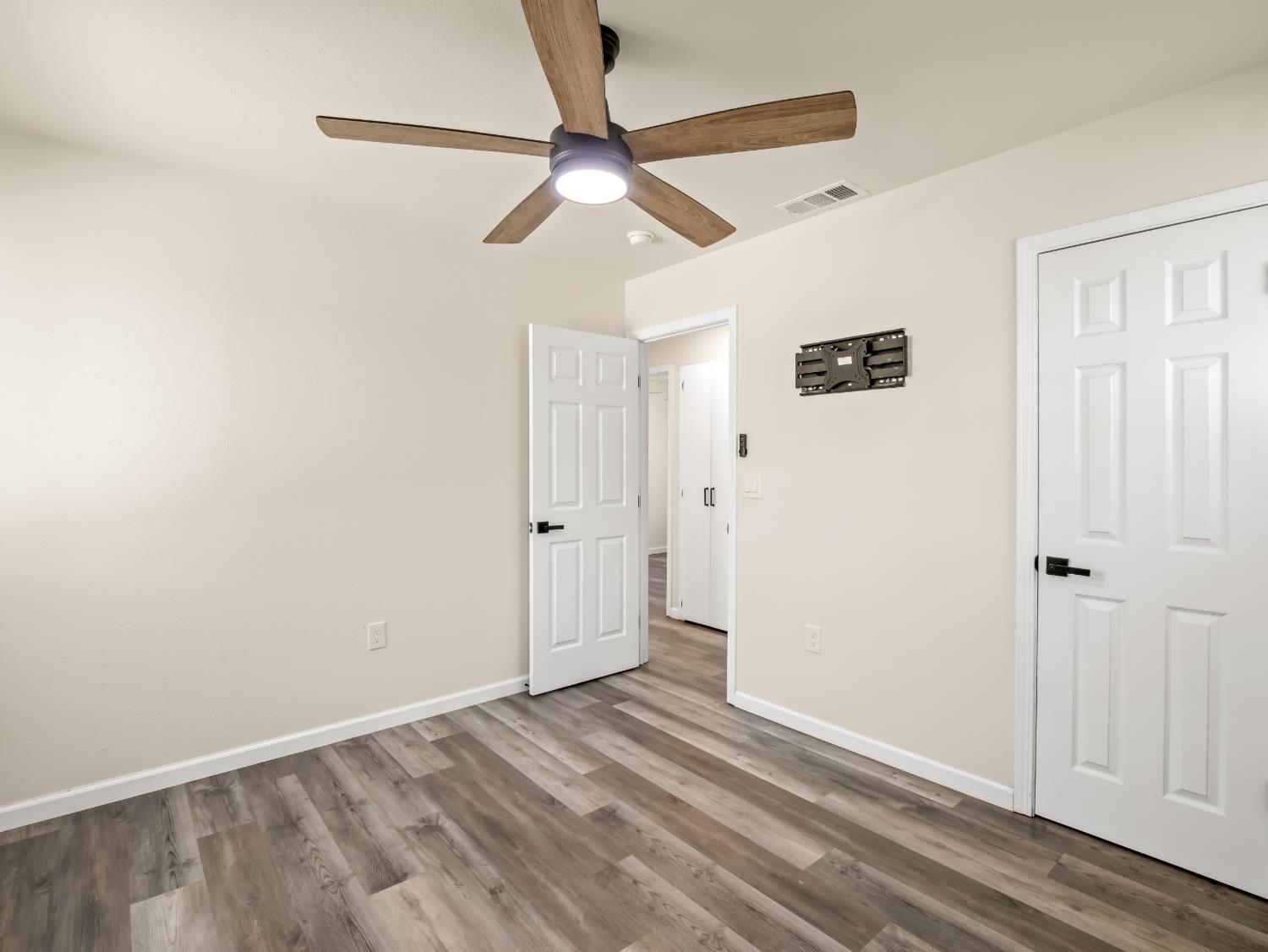 2409 E Holland Ave, Fresno, CA 93726
