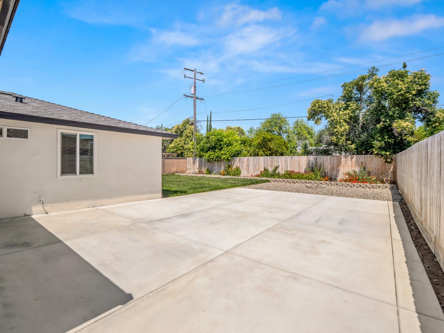 2409 E Holland Ave, Fresno, CA 93726