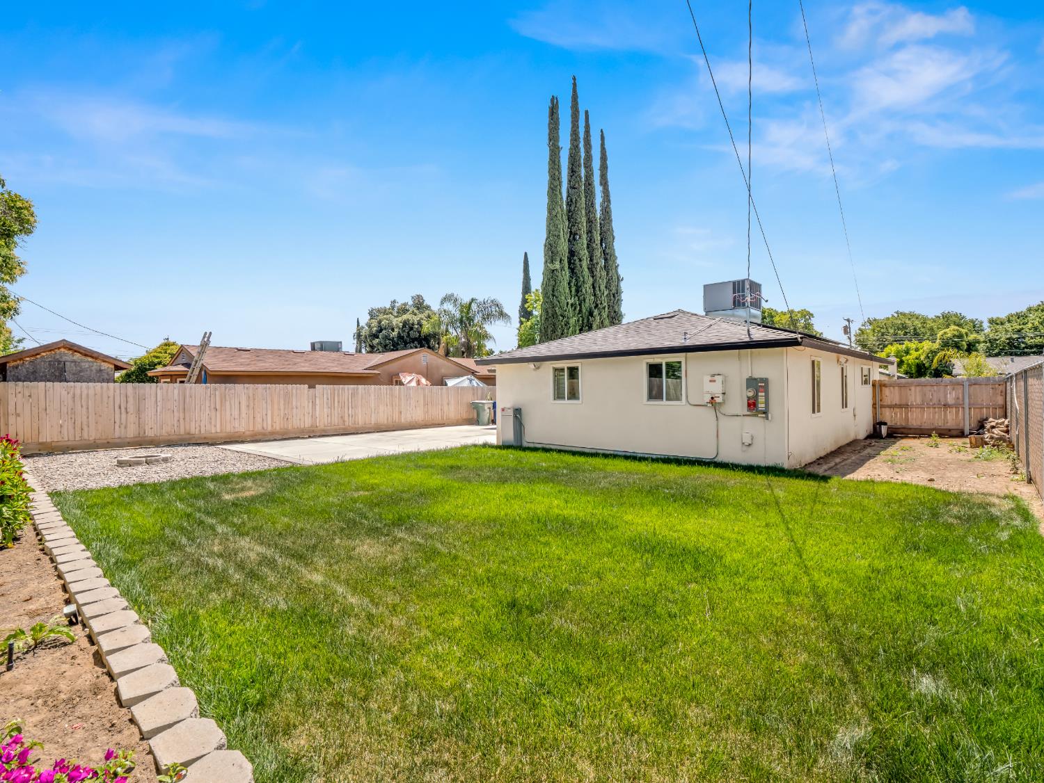 2409 E Holland Ave, Fresno, CA 93726