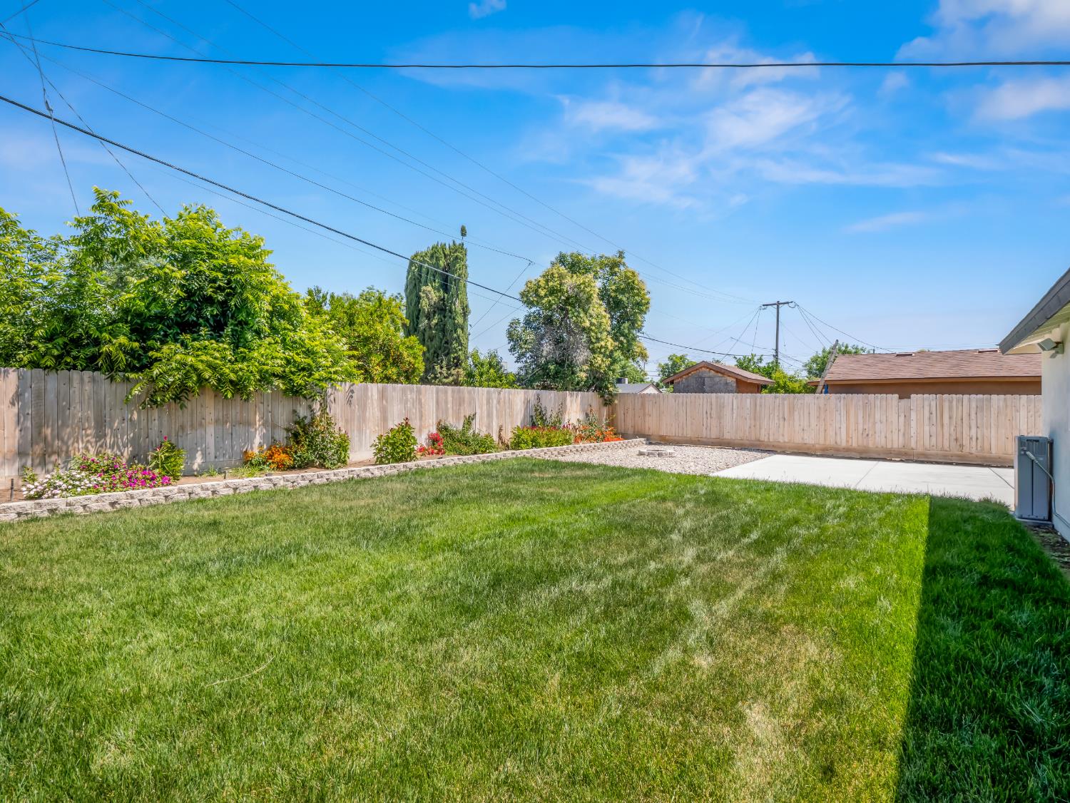 2409 E Holland Ave, Fresno, CA 93726