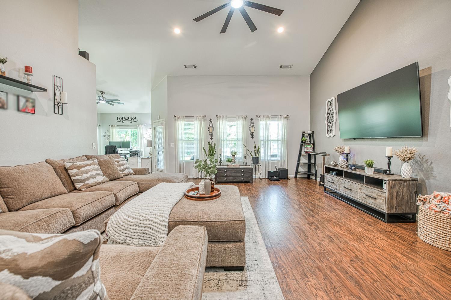 3095 N Pearwood, Fresno, CA 93727