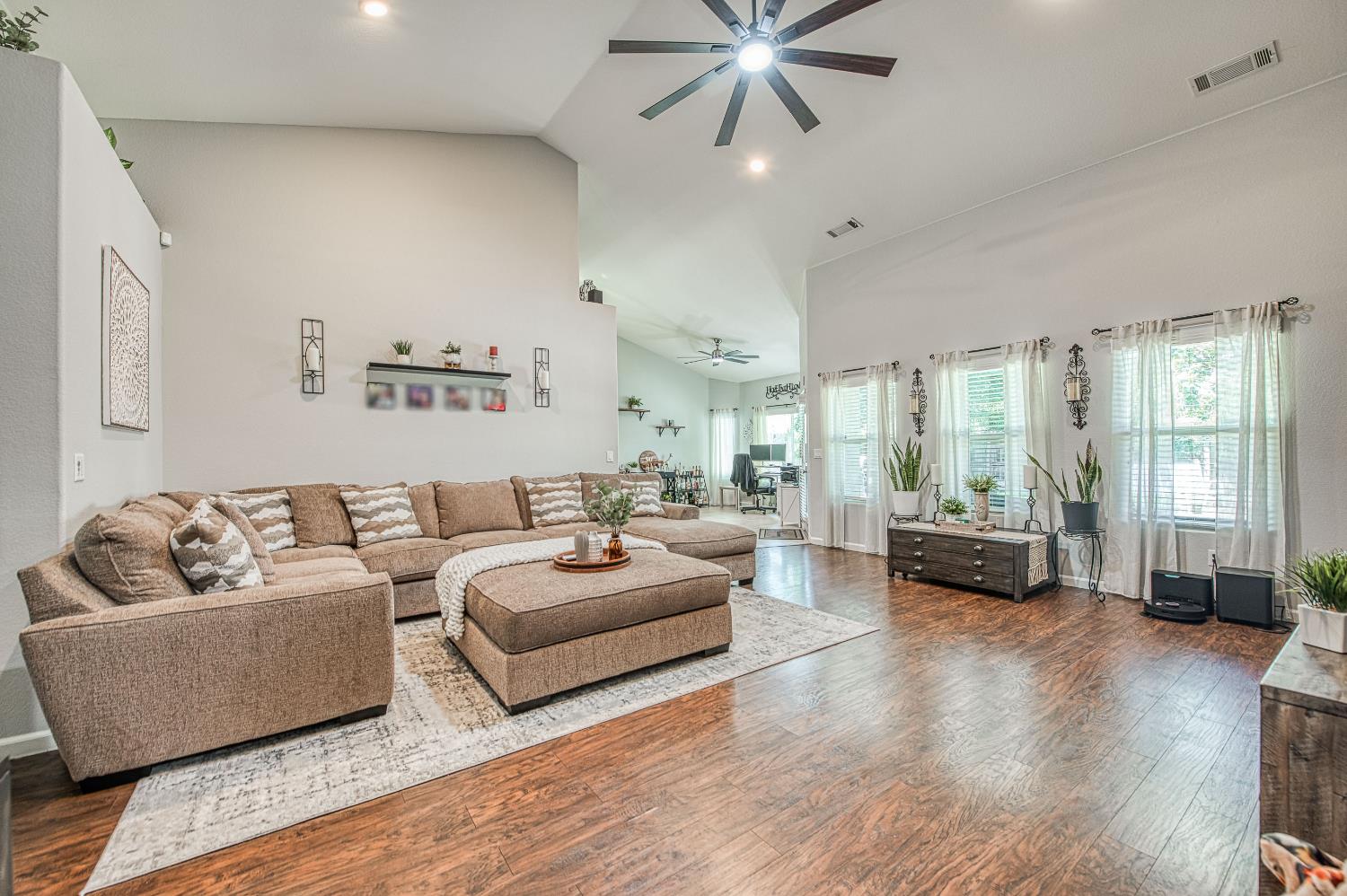 3095 N Pearwood, Fresno, CA 93727