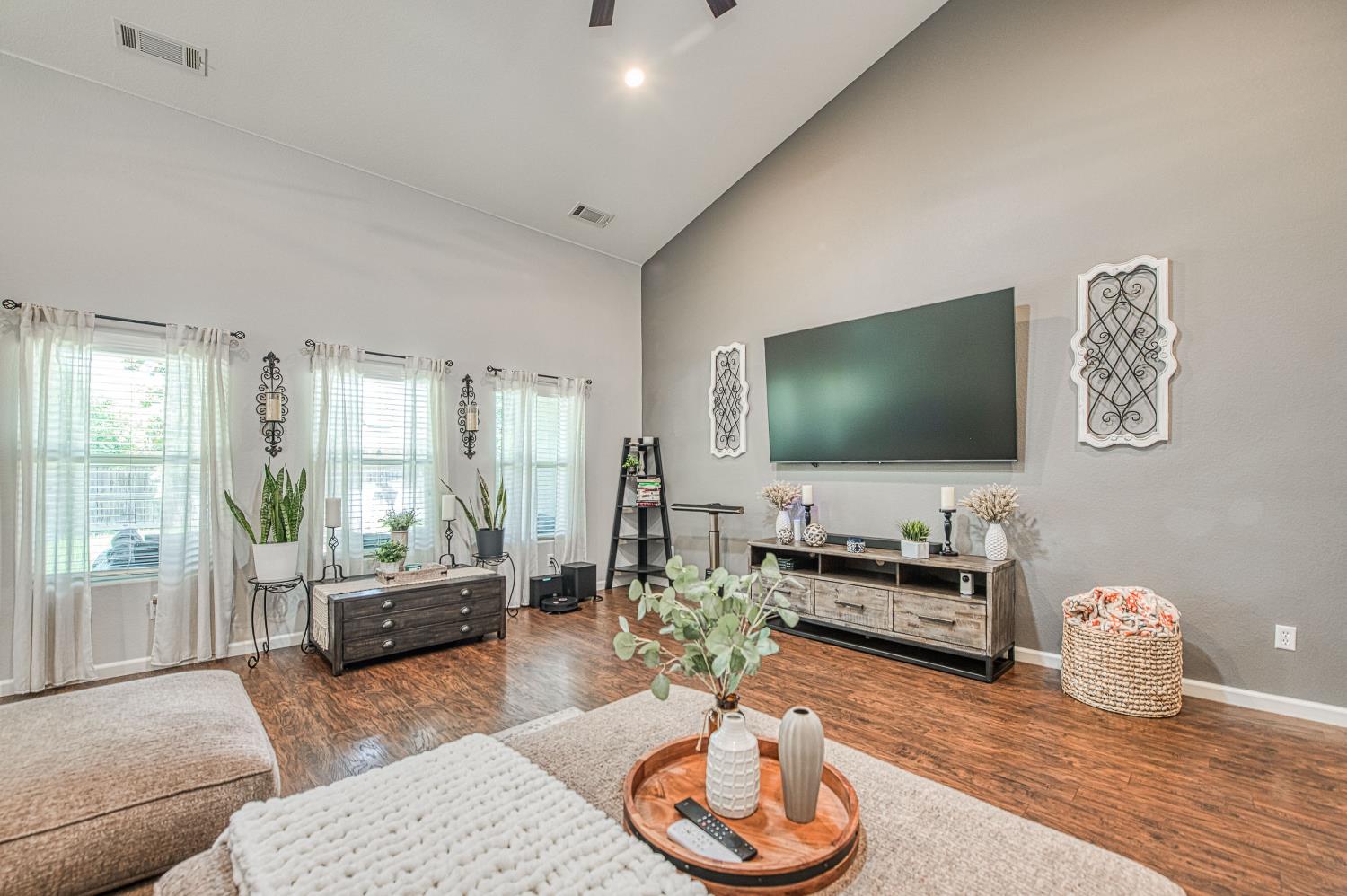 3095 N Pearwood, Fresno, CA 93727