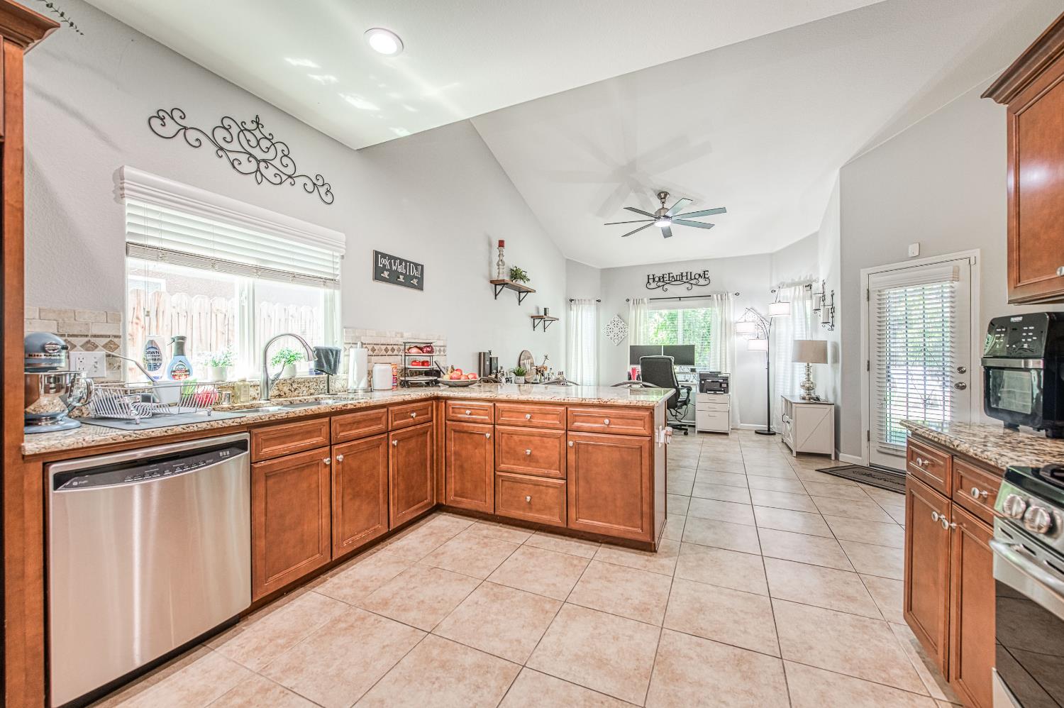 3095 N Pearwood, Fresno, CA 93727