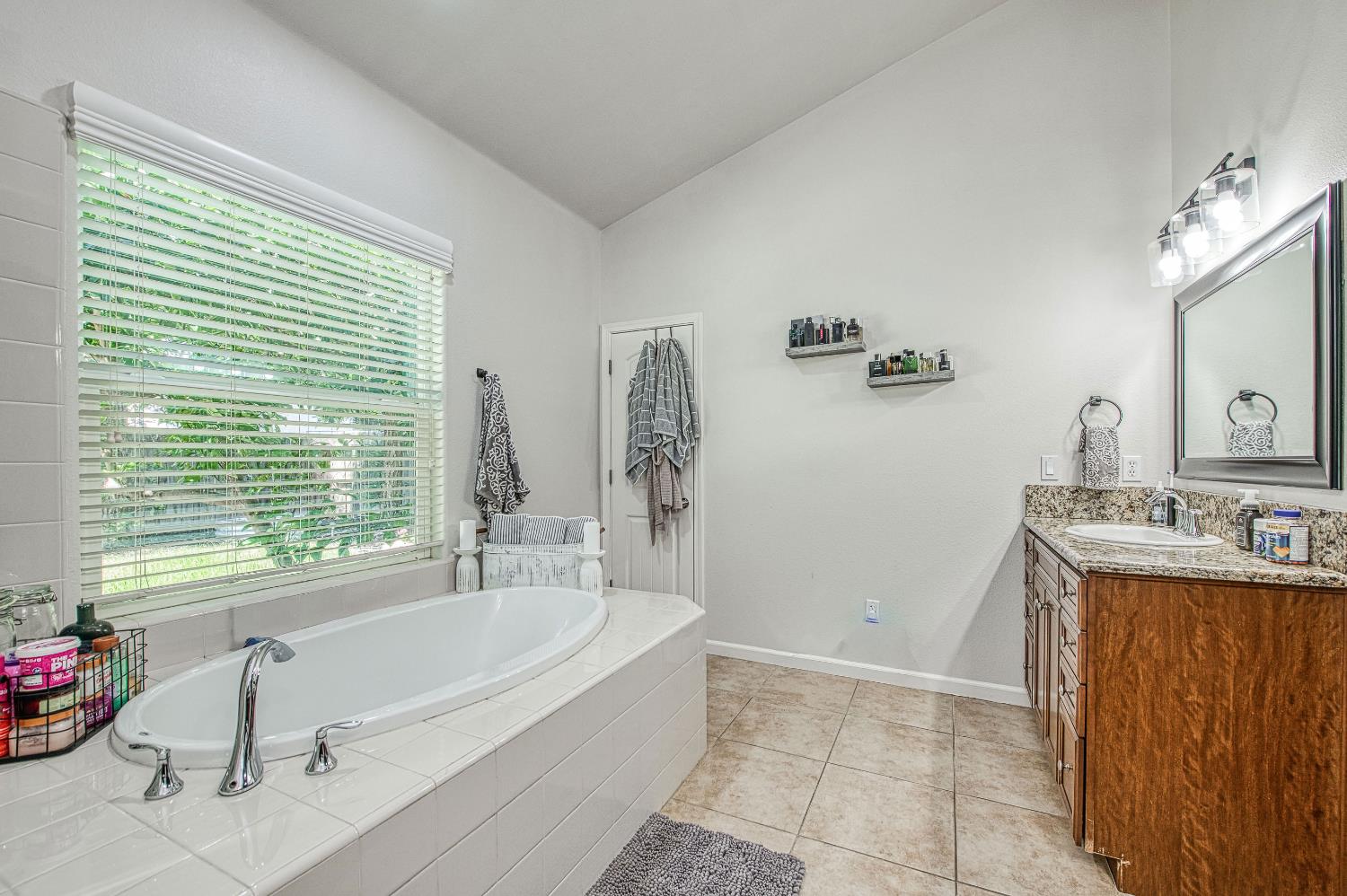 3095 N Pearwood, Fresno, CA 93727