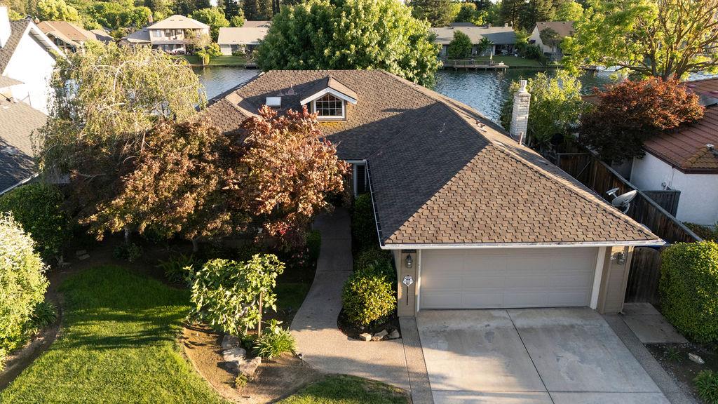 877 E Catalina Cir, Fresno, CA 93730