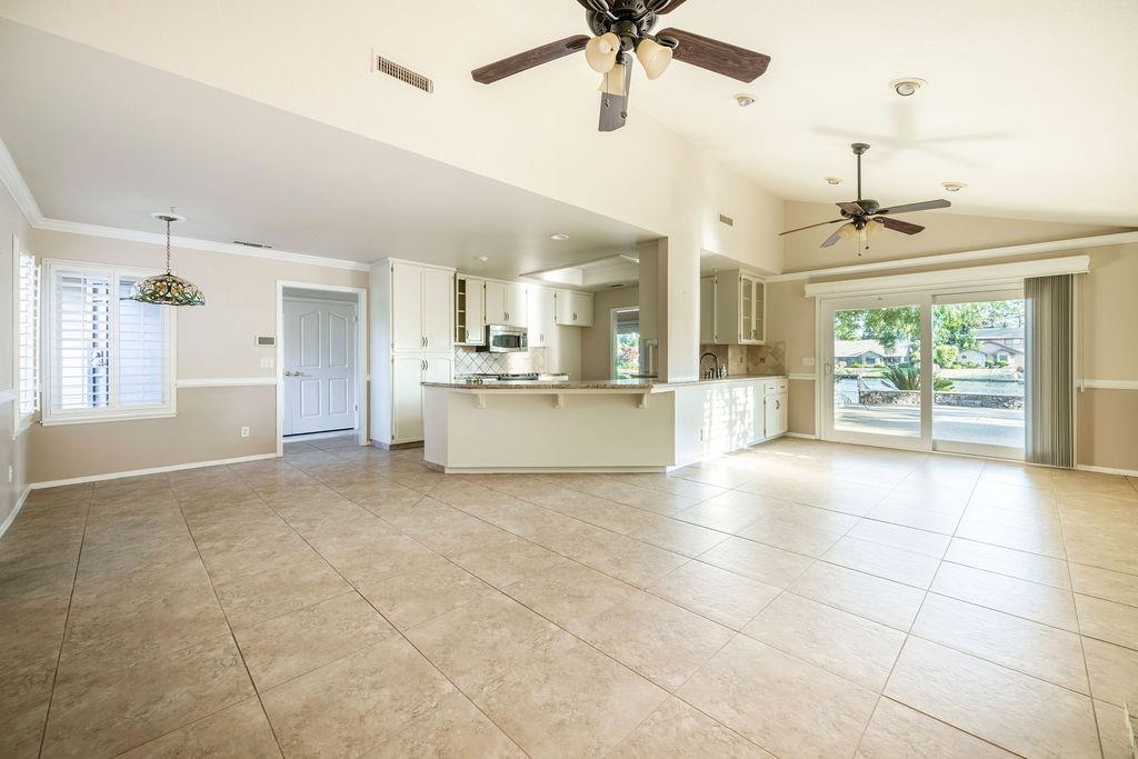 877 E Catalina Cir, Fresno, CA 93730