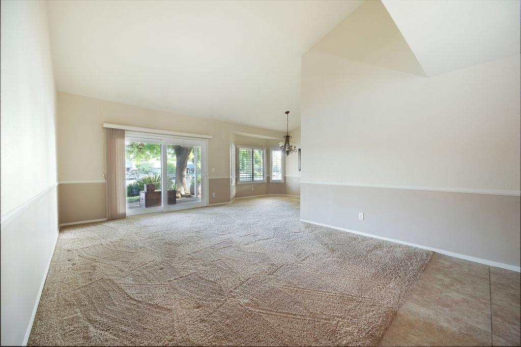 877 E Catalina Cir, Fresno, CA 93730