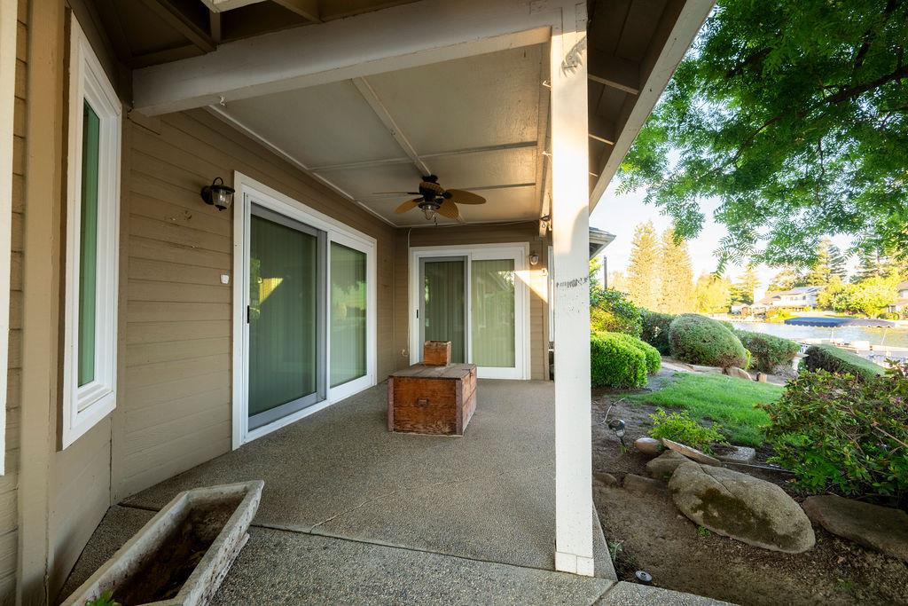 877 E Catalina Cir, Fresno, CA 93730