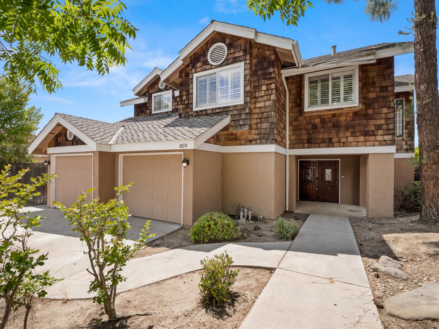 859 E Catalina Circle, Fresno, CA 93730