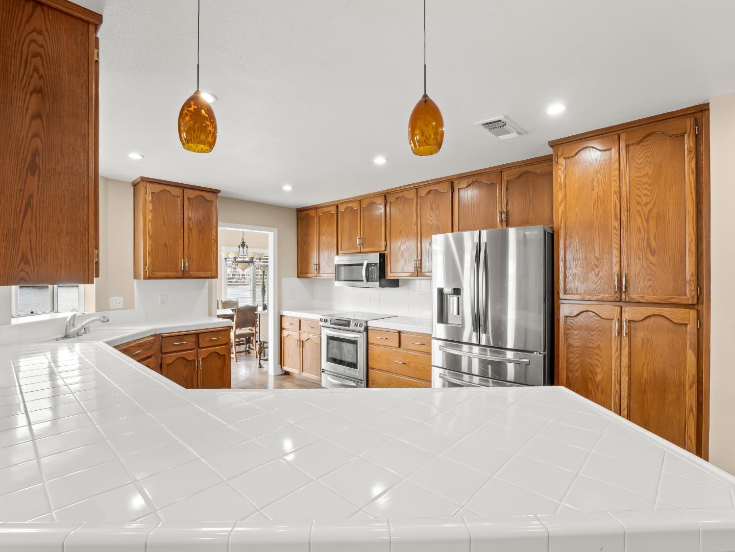 859 E Catalina Circle, Fresno, CA 93730
