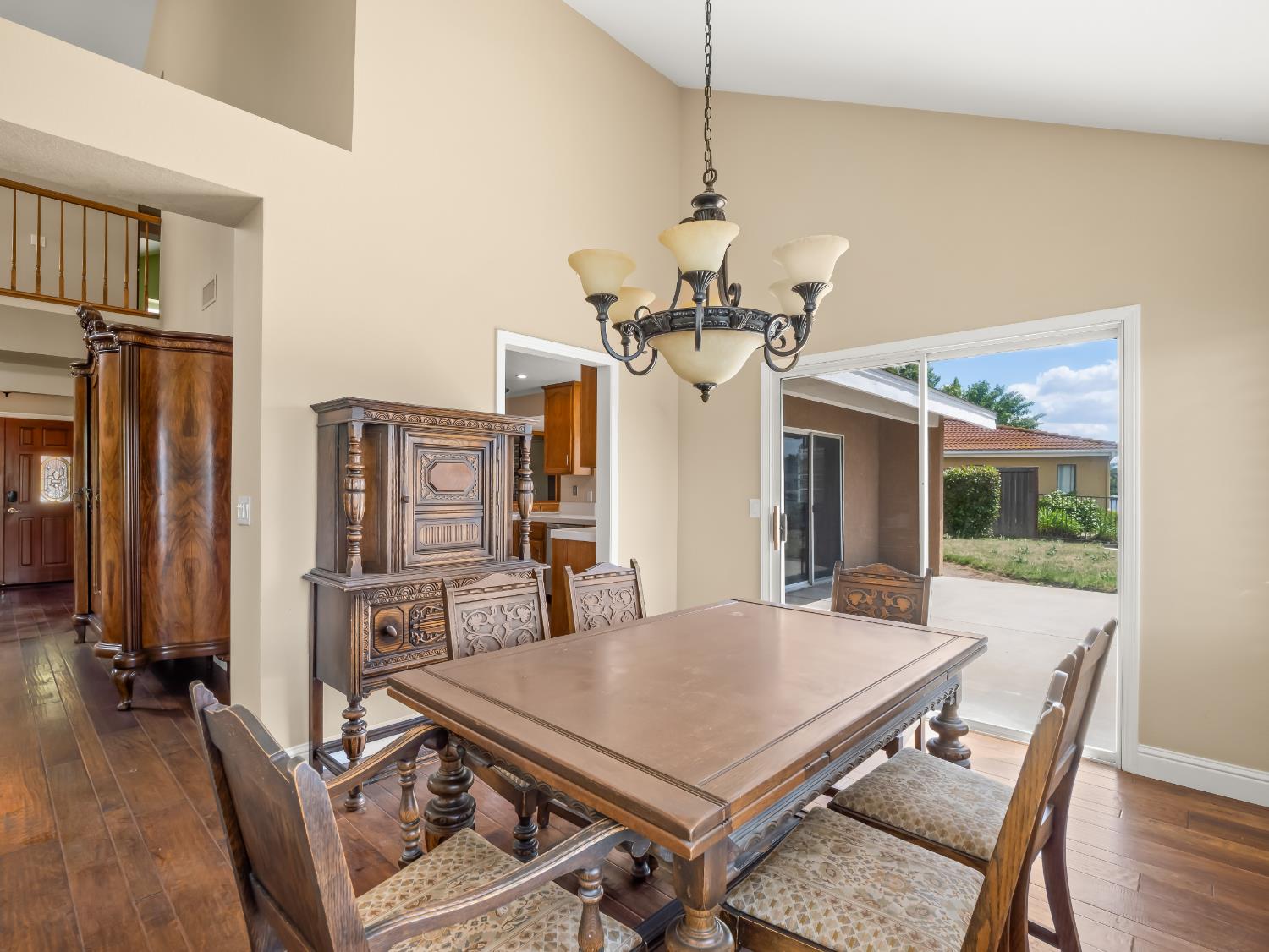 859 E Catalina Circle, Fresno, CA 93730