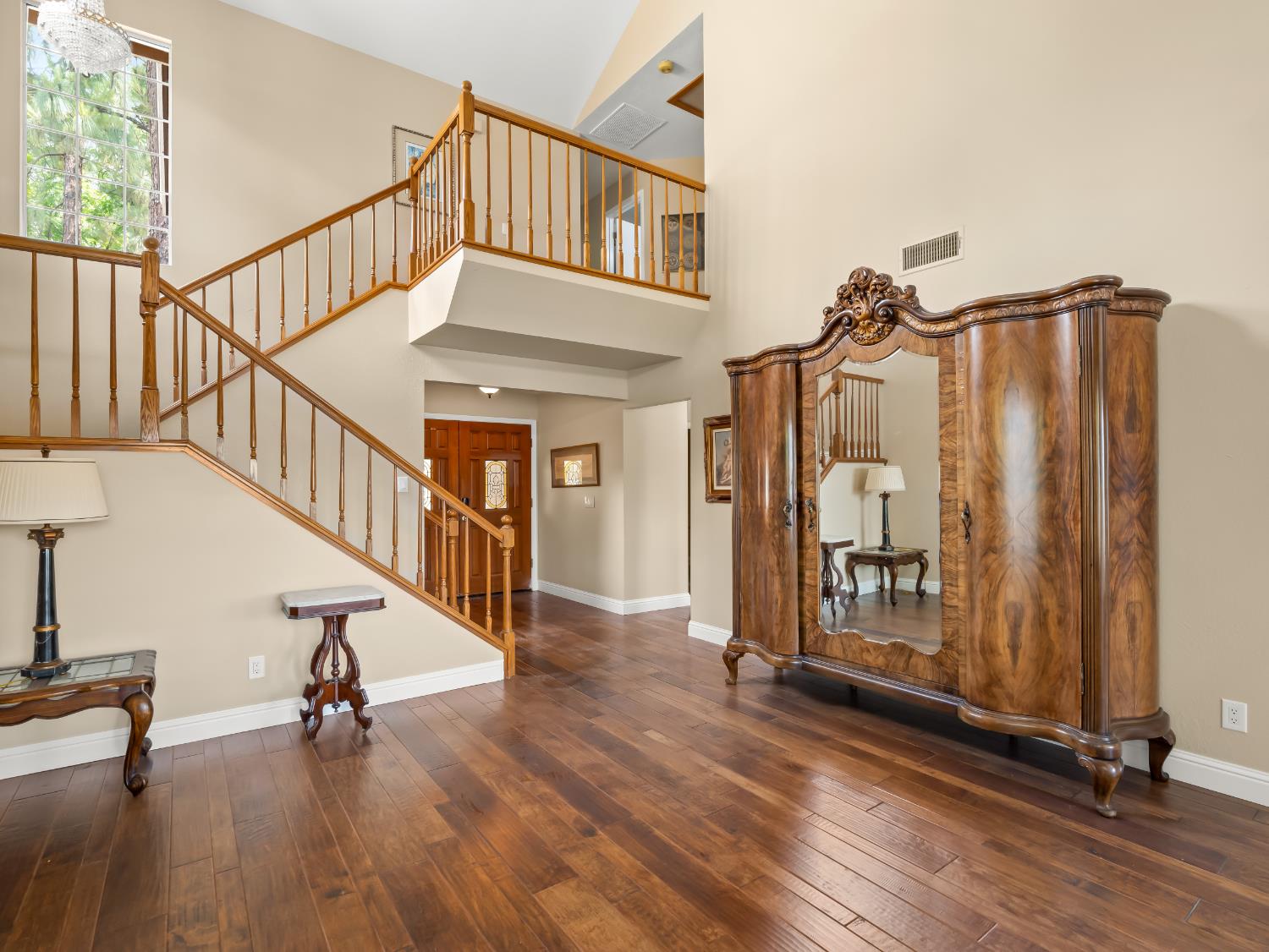859 E Catalina Circle, Fresno, CA 93730