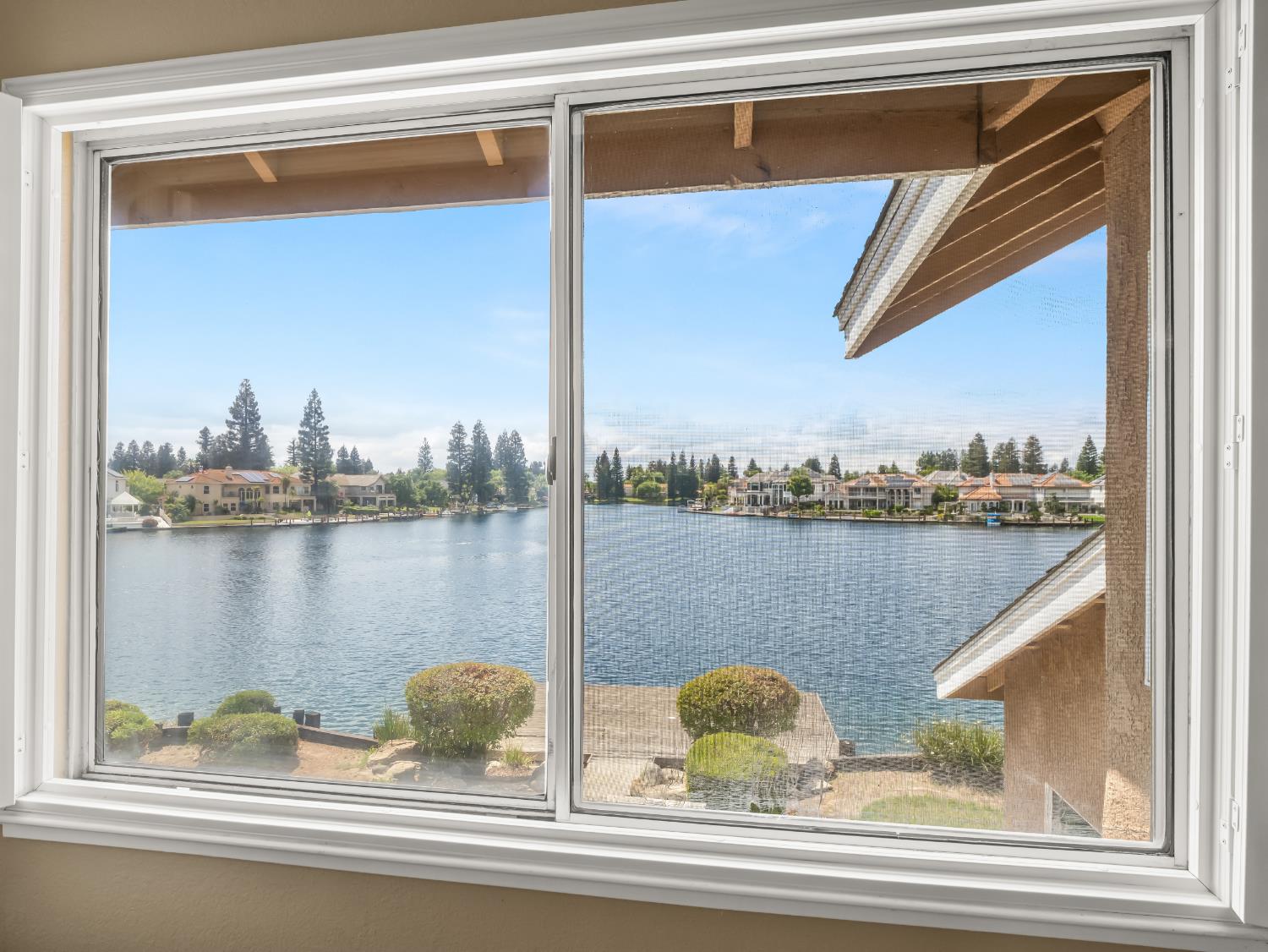 859 E Catalina Circle, Fresno, CA 93730