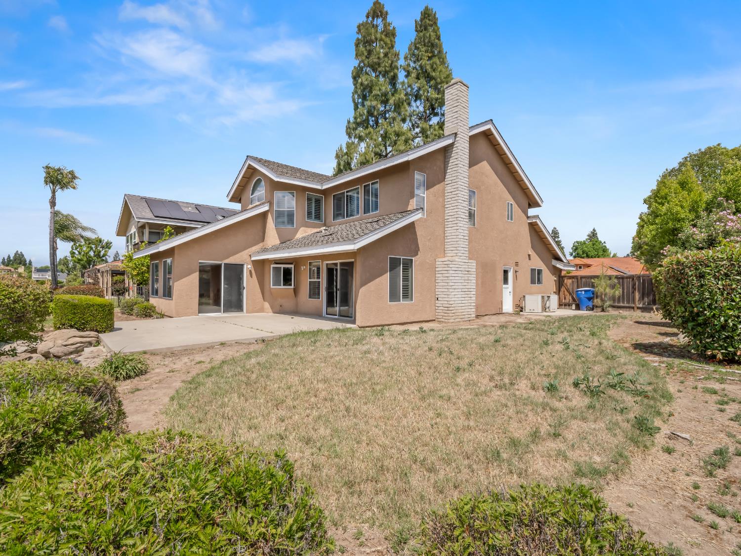 859 E Catalina Circle, Fresno, CA 93730