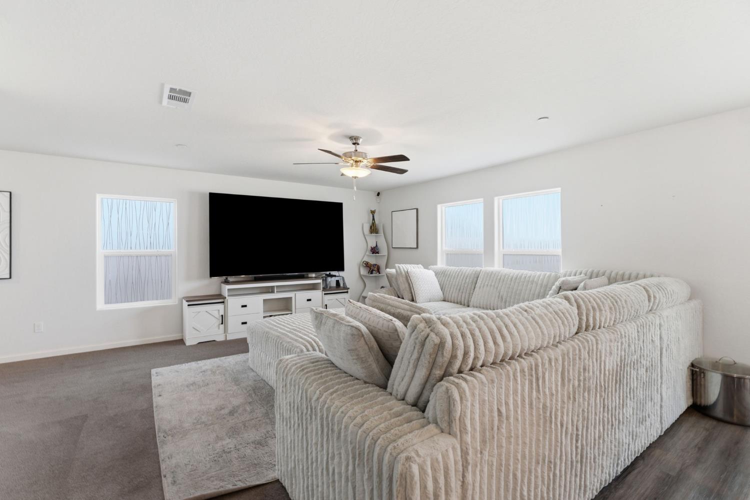 1541 Seneca Dr, Madera, CA 93637