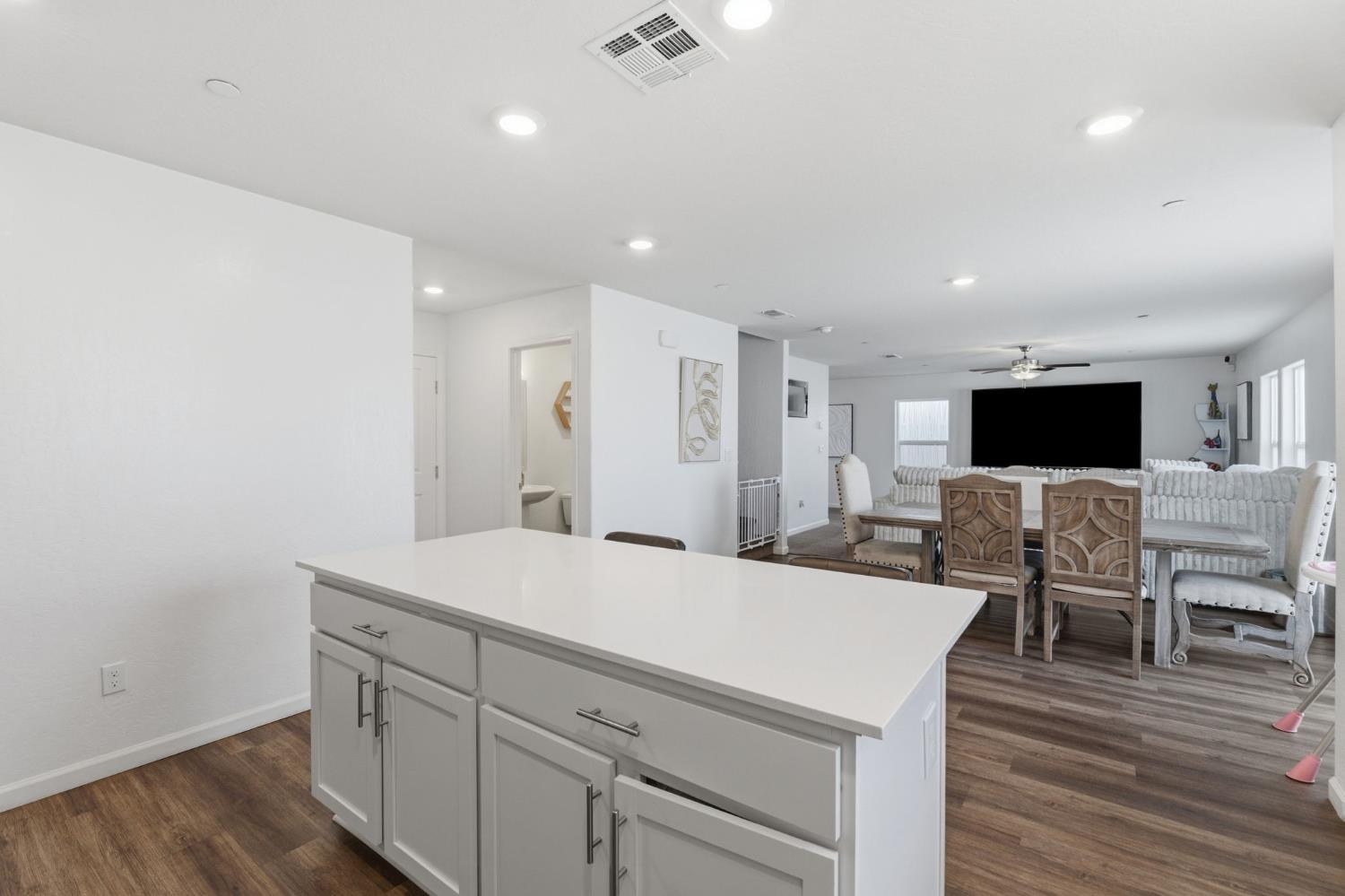 1541 Seneca Dr, Madera, CA 93637