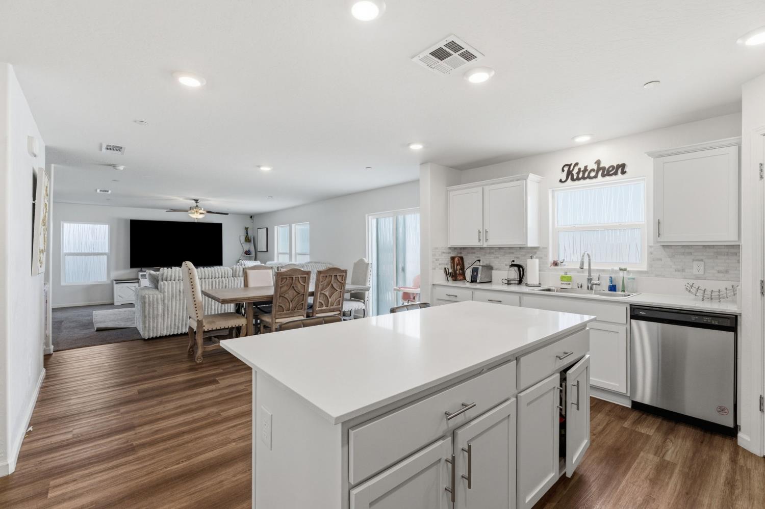 1541 Seneca Dr, Madera, CA 93637