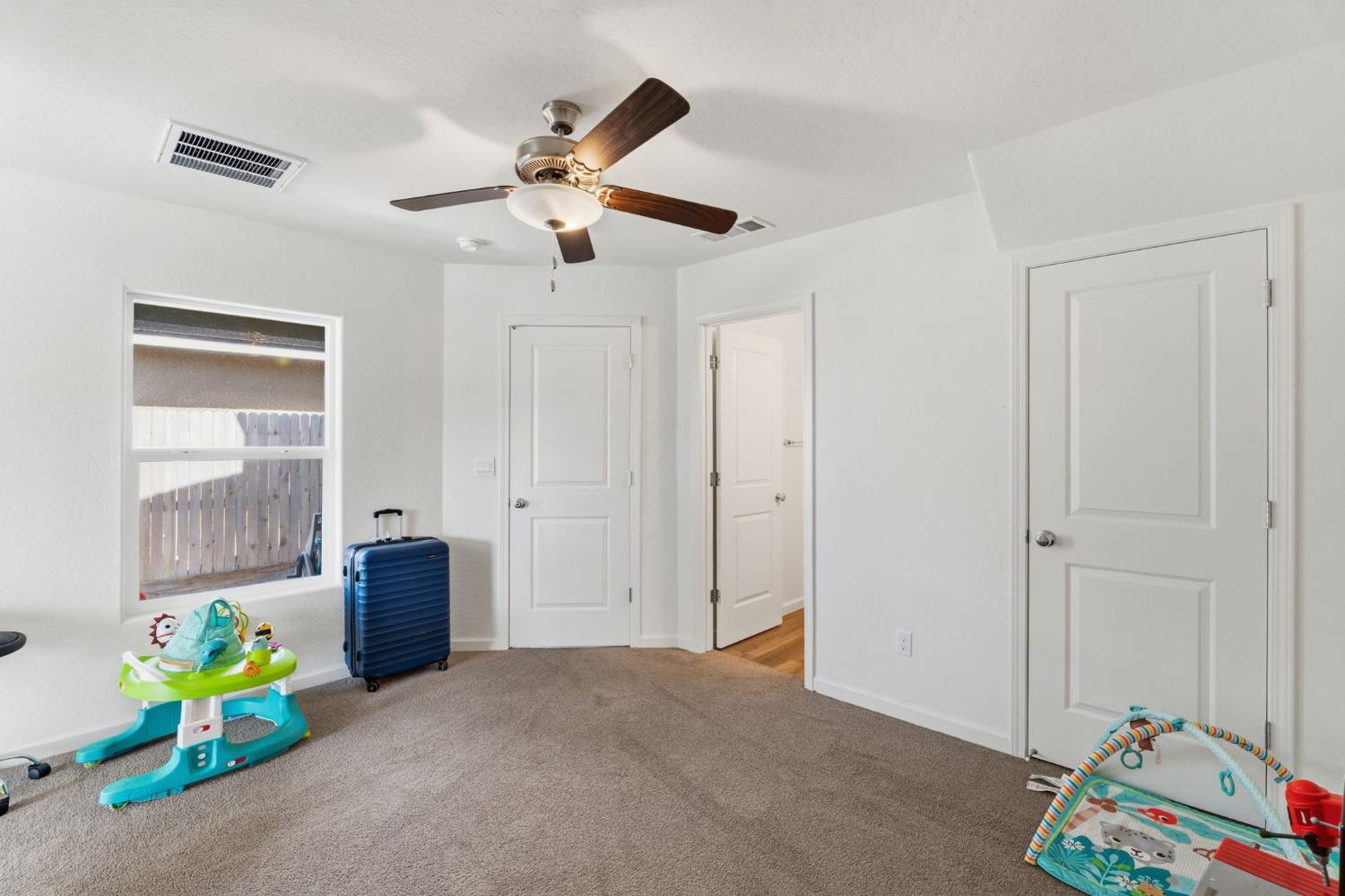 1541 Seneca Dr, Madera, CA 93637