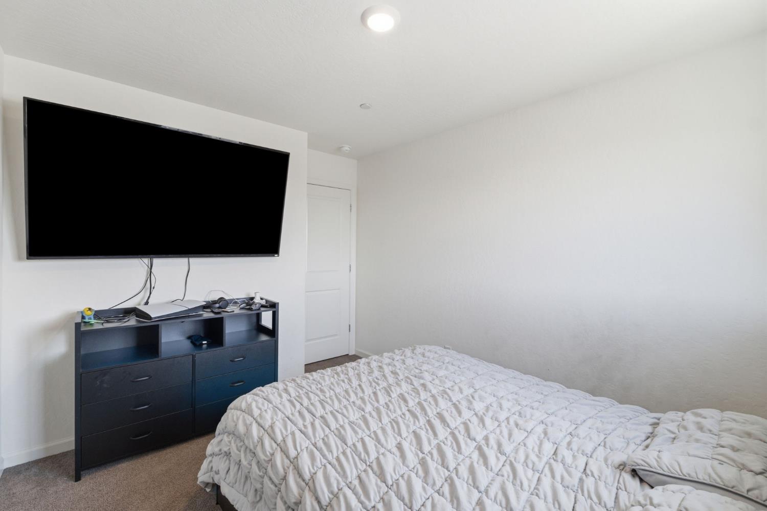 1541 Seneca Dr, Madera, CA 93637