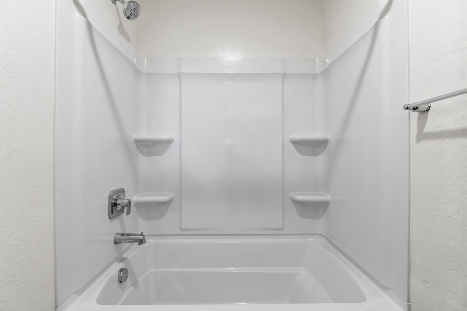 1541 Seneca Dr, Madera, CA 93637
