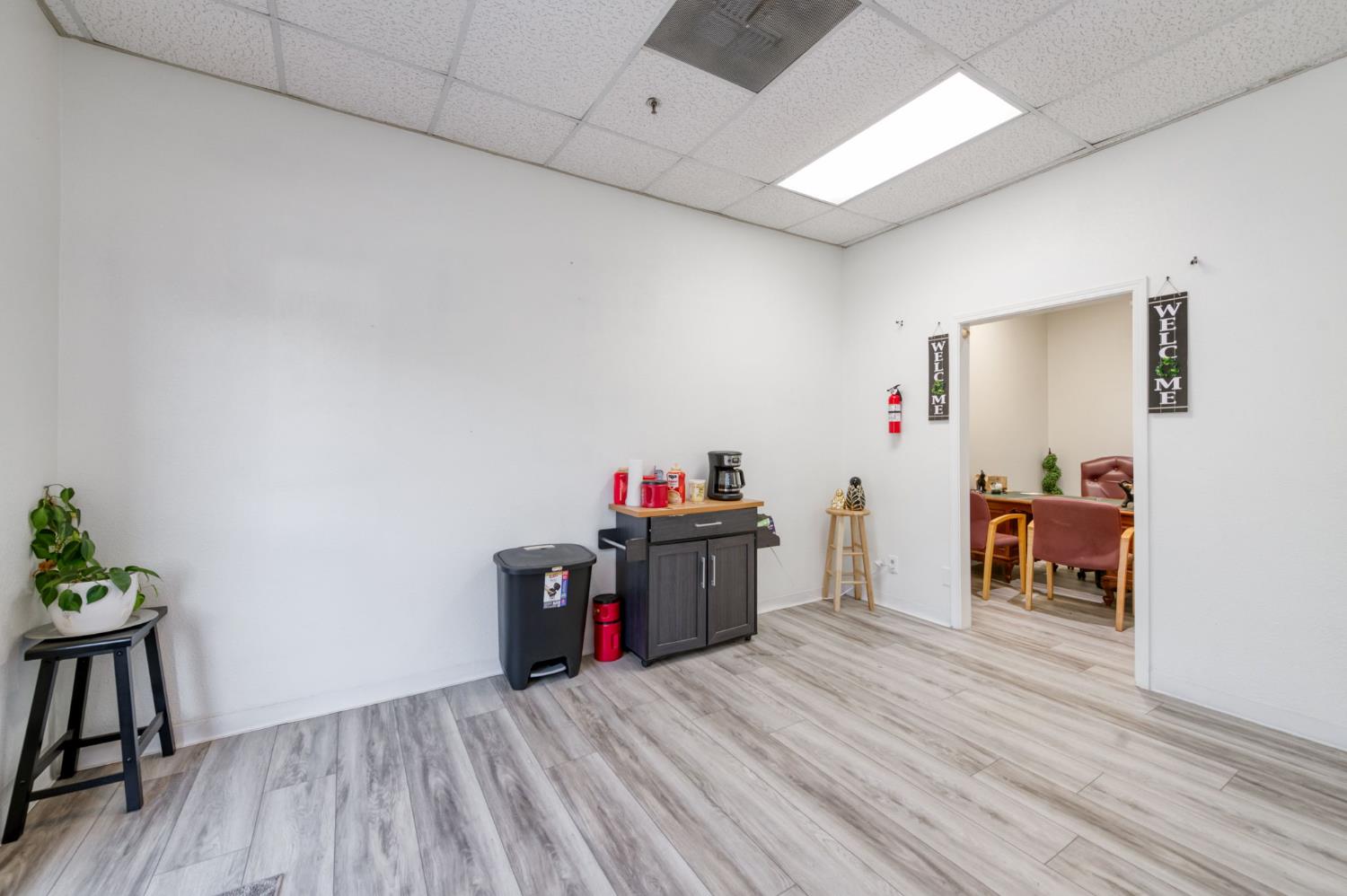 90 E Magill Ave, Fresno, CA 93710