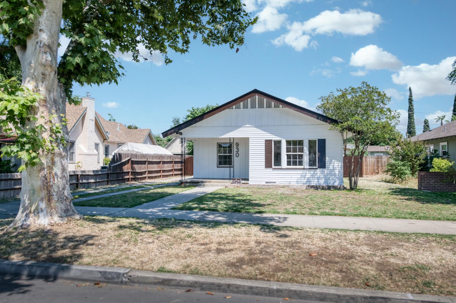 930 N Arthur Ave, Fresno, CA 93728