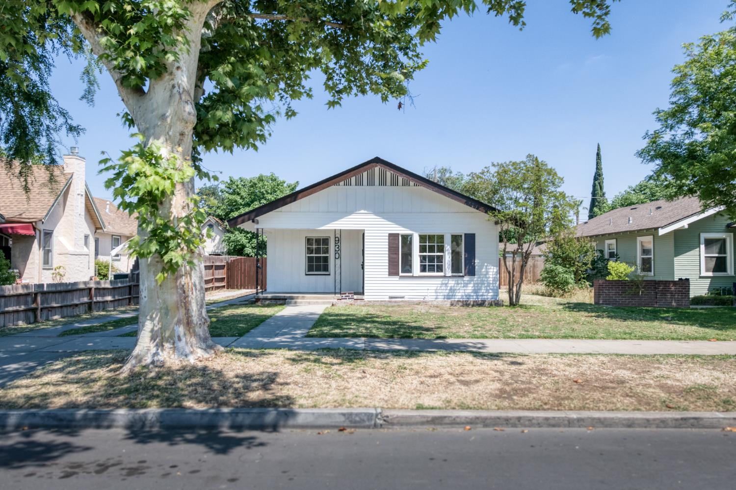 930 N Arthur Ave, Fresno, CA 93728