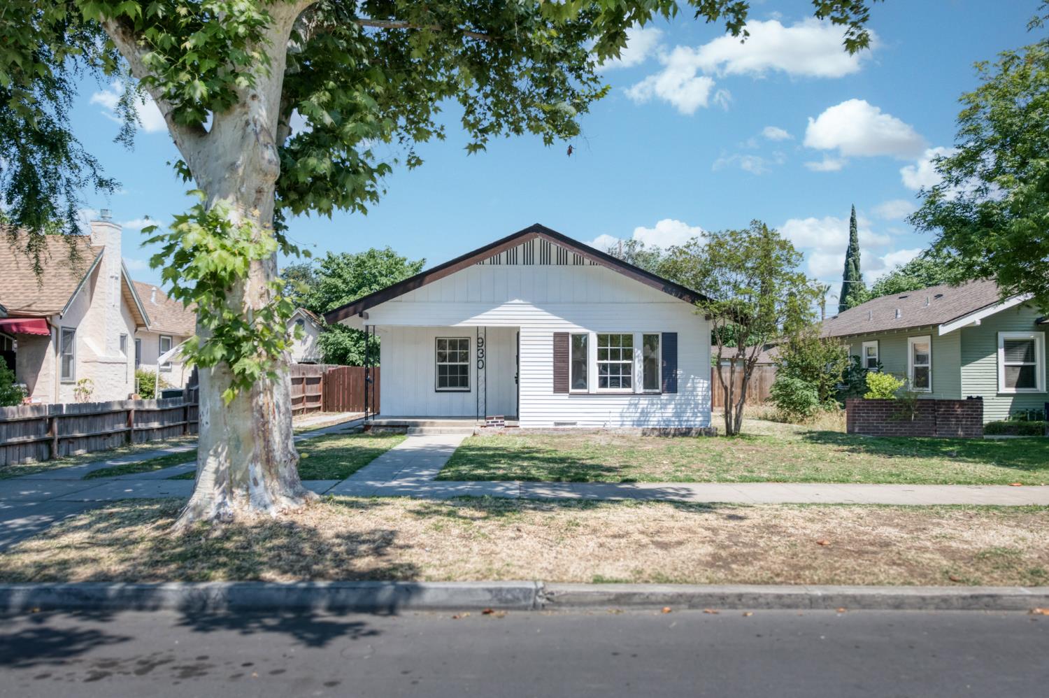 930 N Arthur Ave, Fresno, CA 93728
