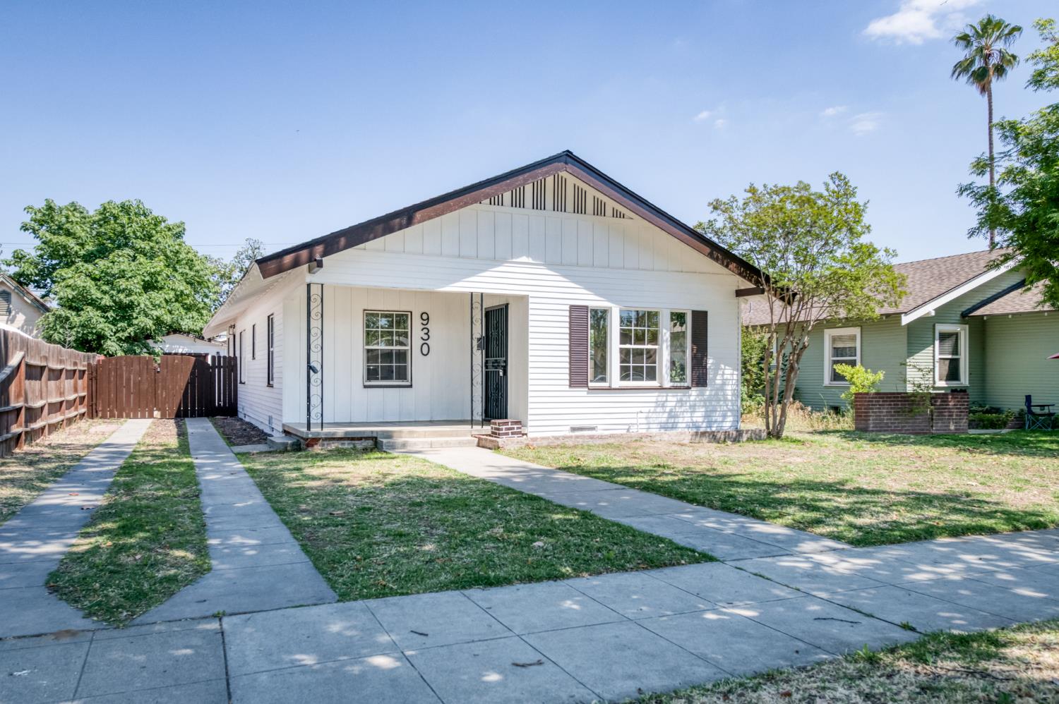 930 N Arthur Ave, Fresno, CA 93728