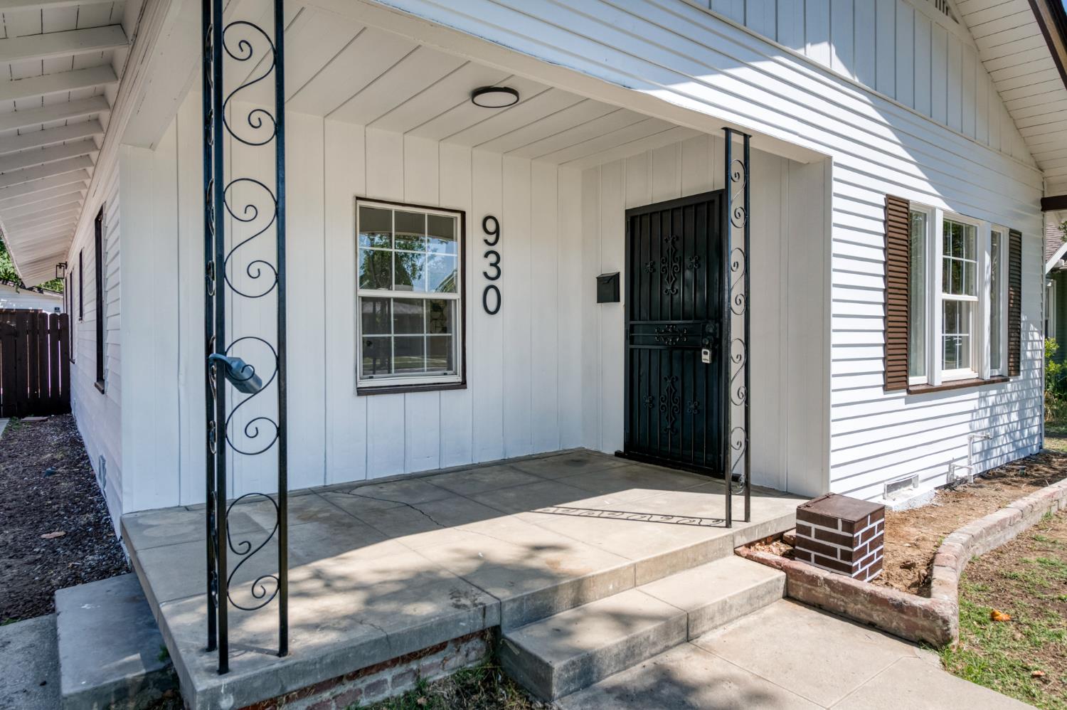 930 N Arthur Ave, Fresno, CA 93728
